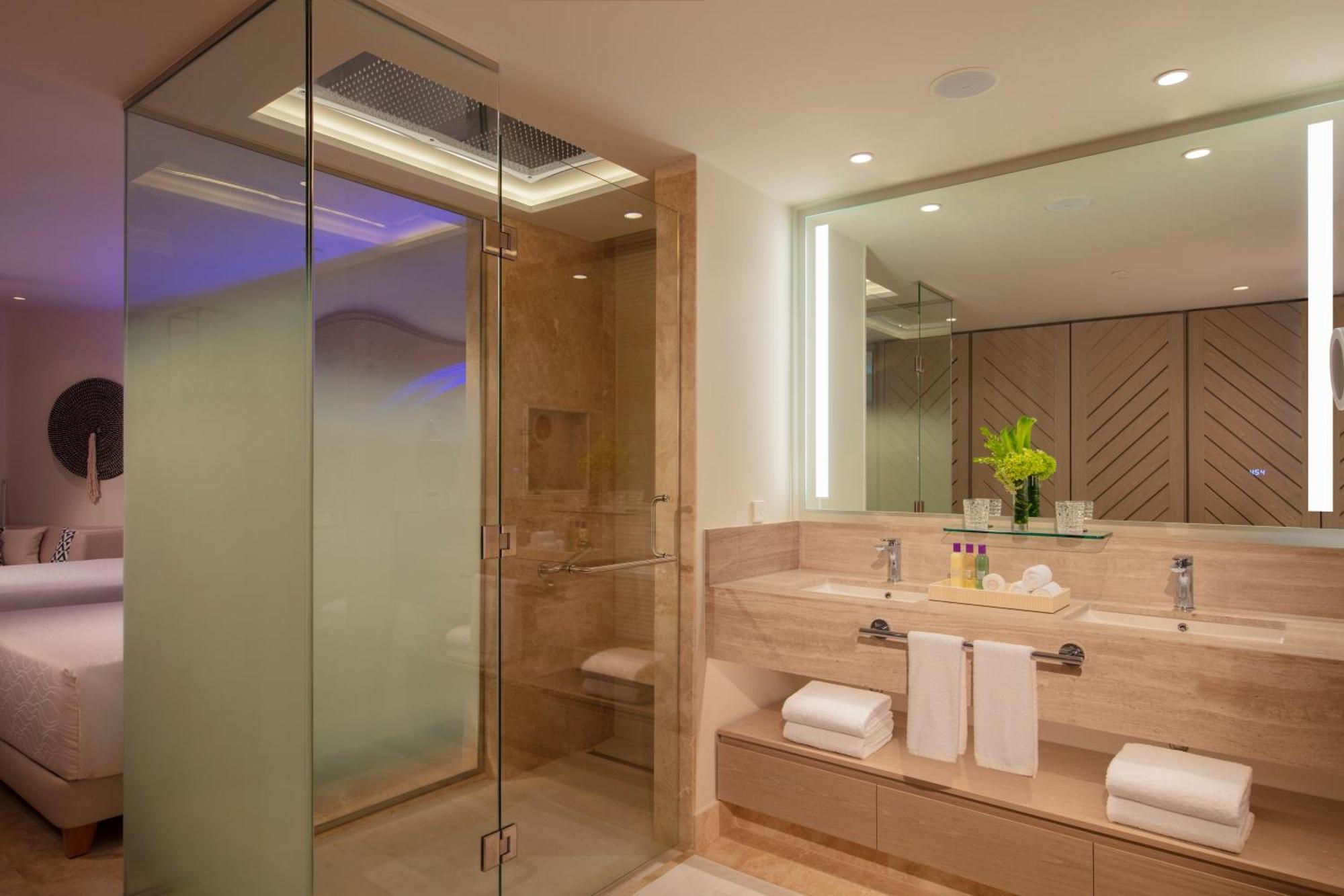 Xhale club Junior Suite upper Ocean Front Double