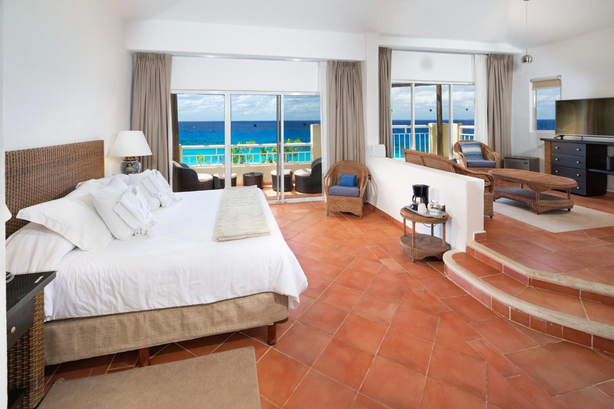Queen Suite Pool View