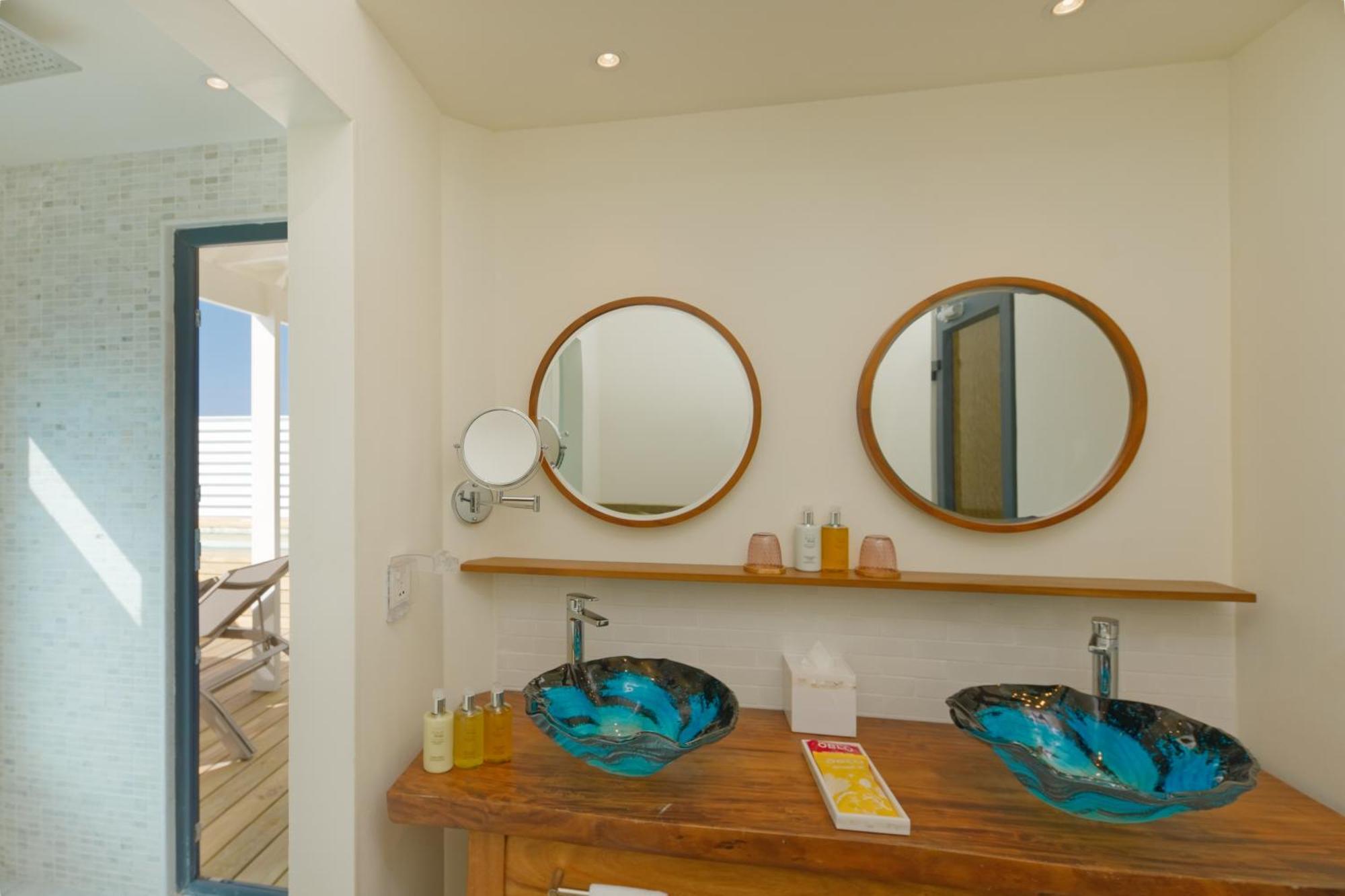 Honeymoon Sunset Water Villa Pool