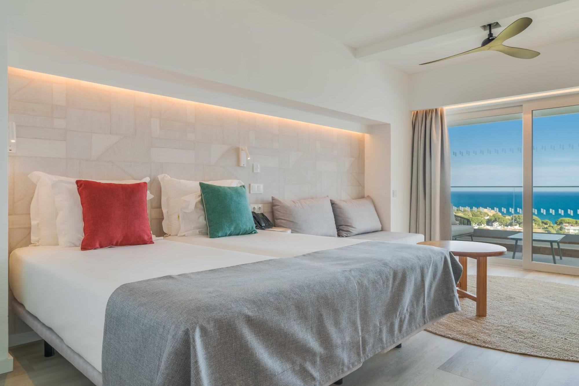 Double or Twin Room Sea View