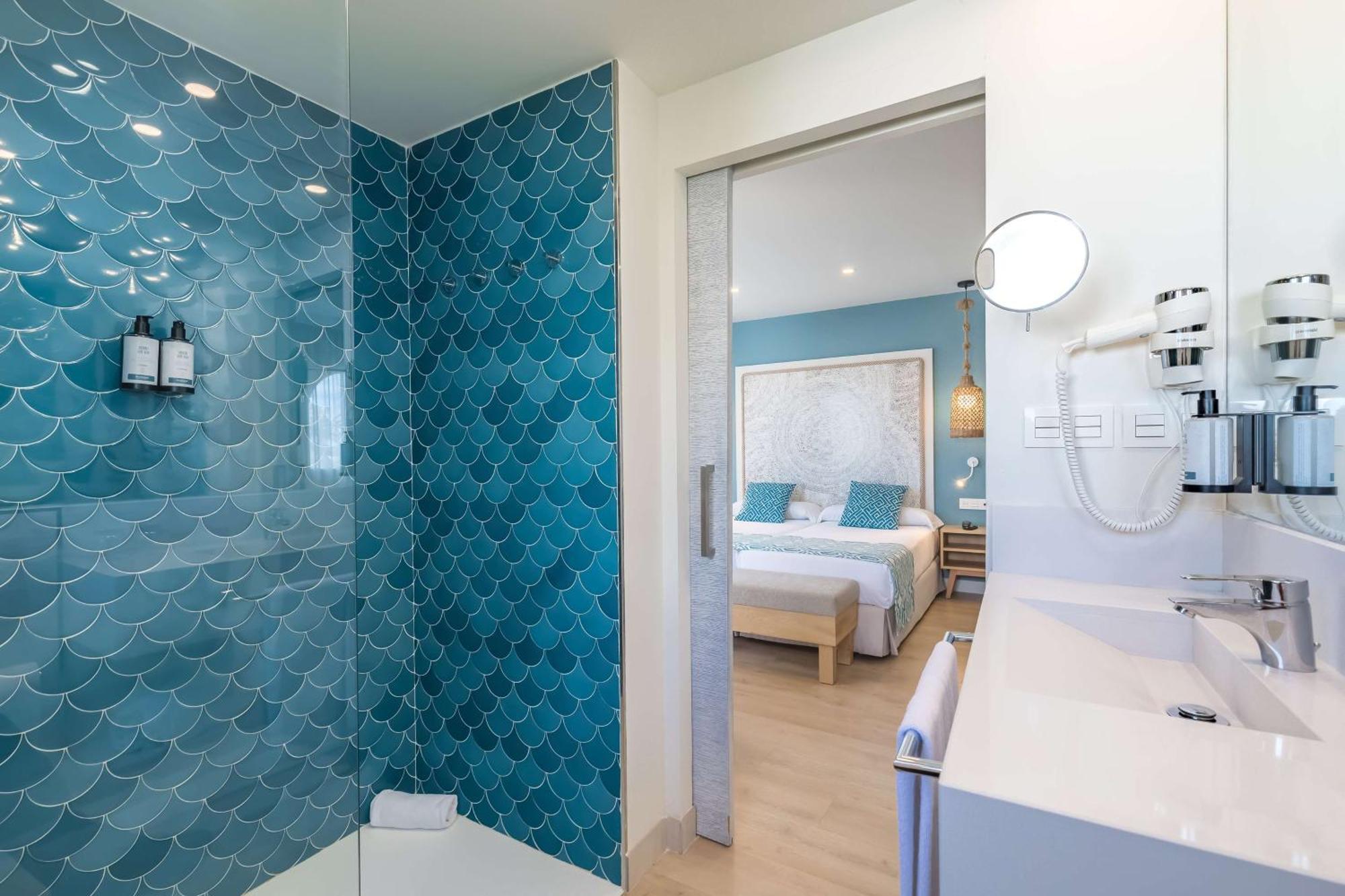 Superior Room with Sea View (3 Adults)