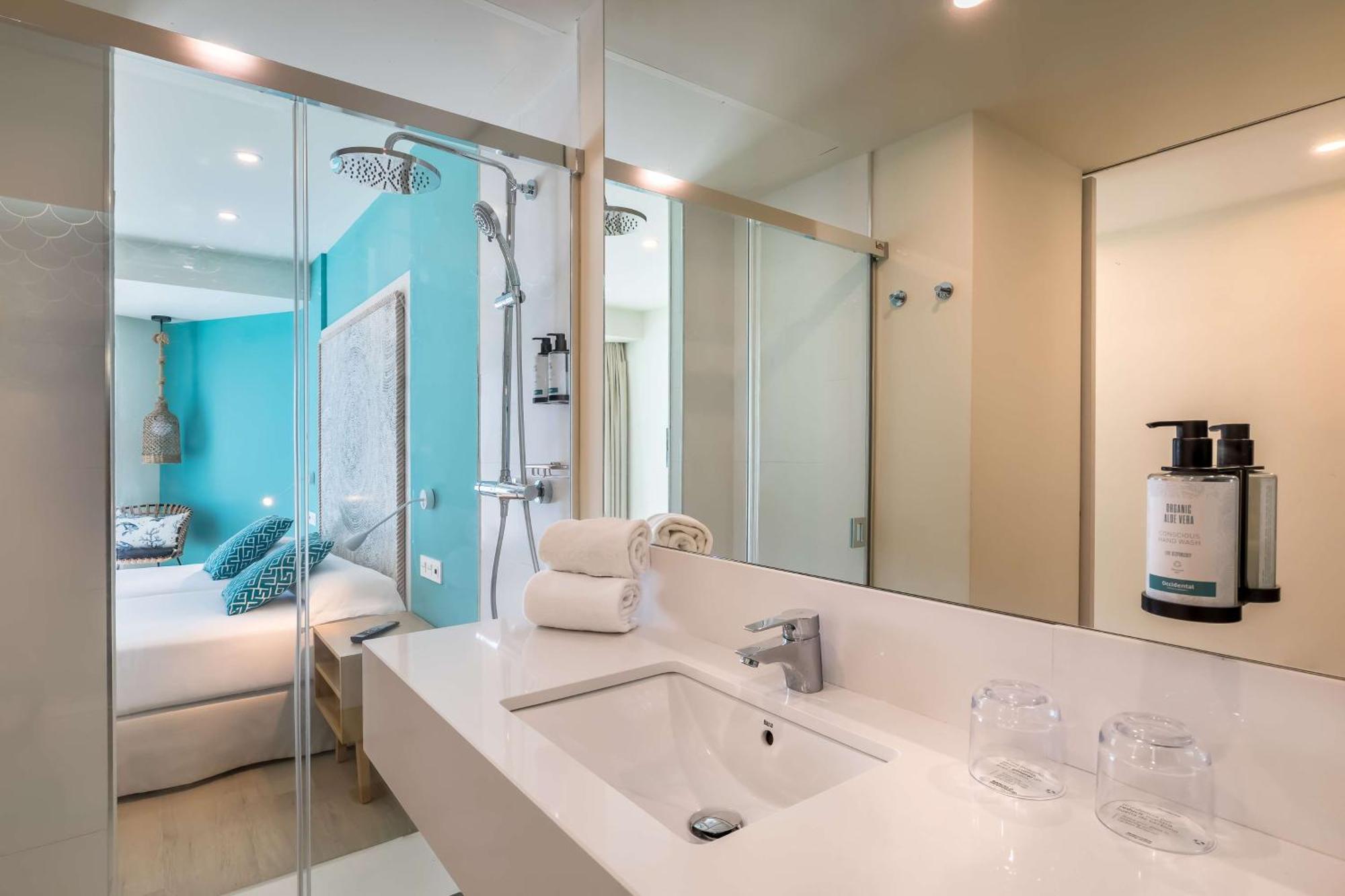 Double or Twin Room with Side Sea View