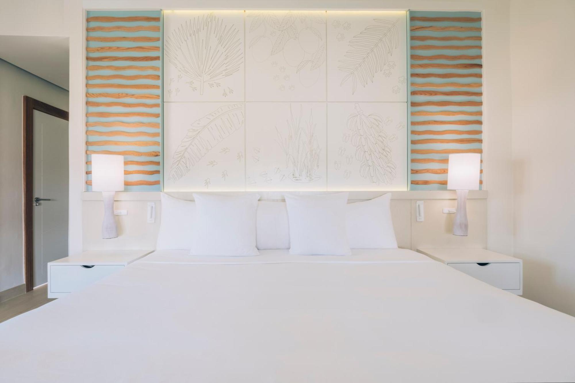 Junior Suite Ocean Front Pool Access,1593766839:JPEG
