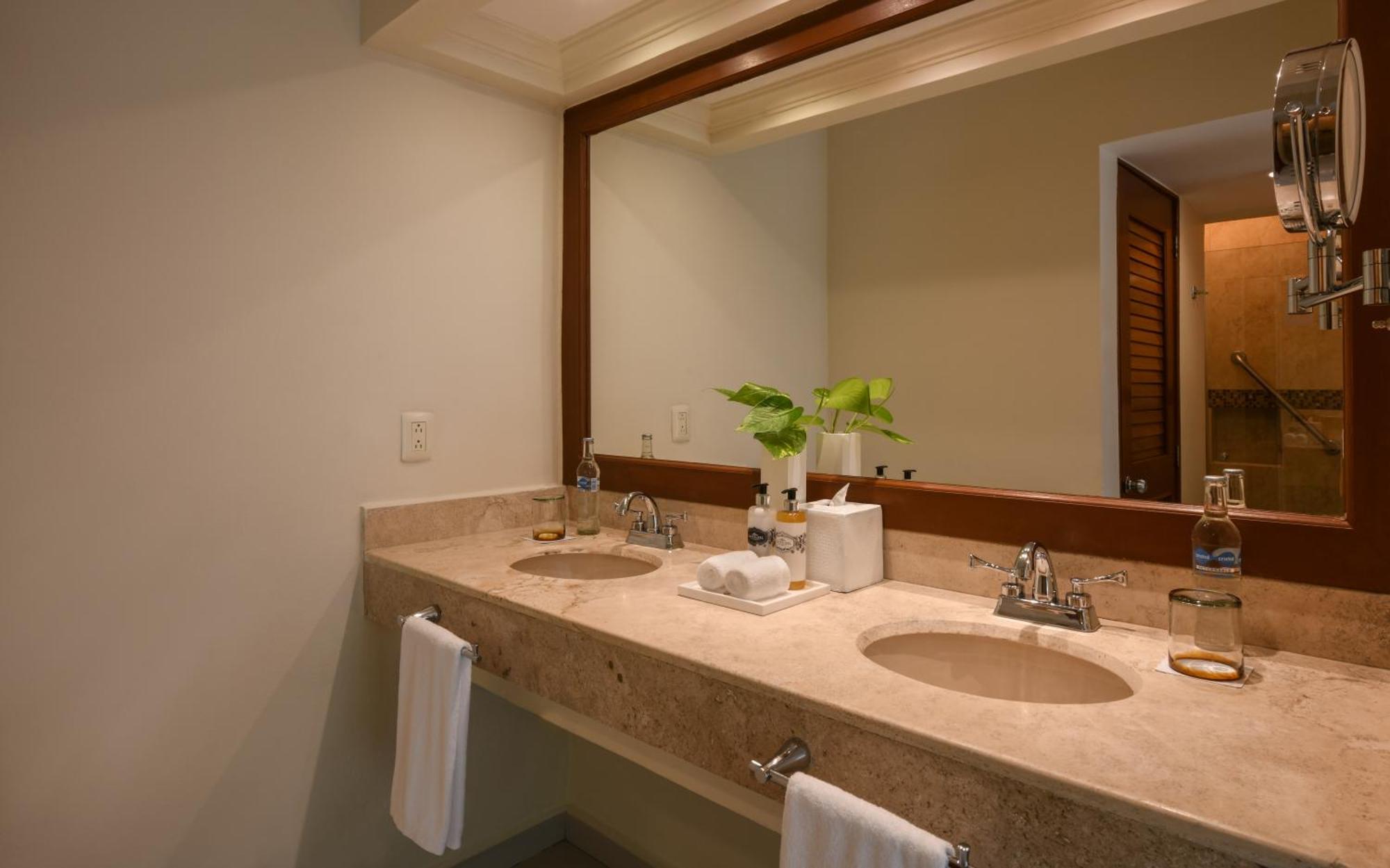 Luxury Junior Suite,1598465719:JPEG