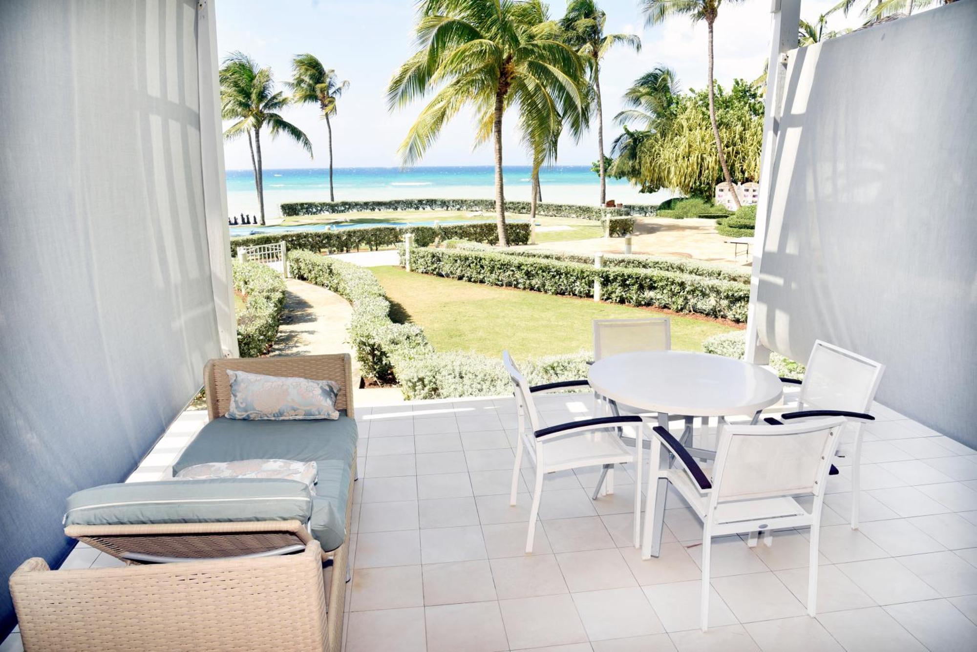 Ocean Front Walk out 2 Queen Beds Q2TF