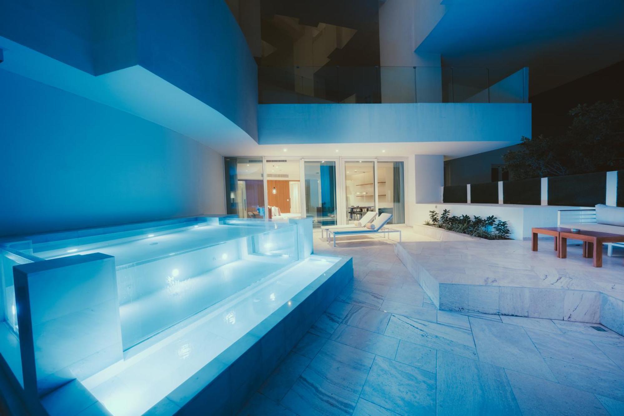 Master Suite Pool Including & Party Access
