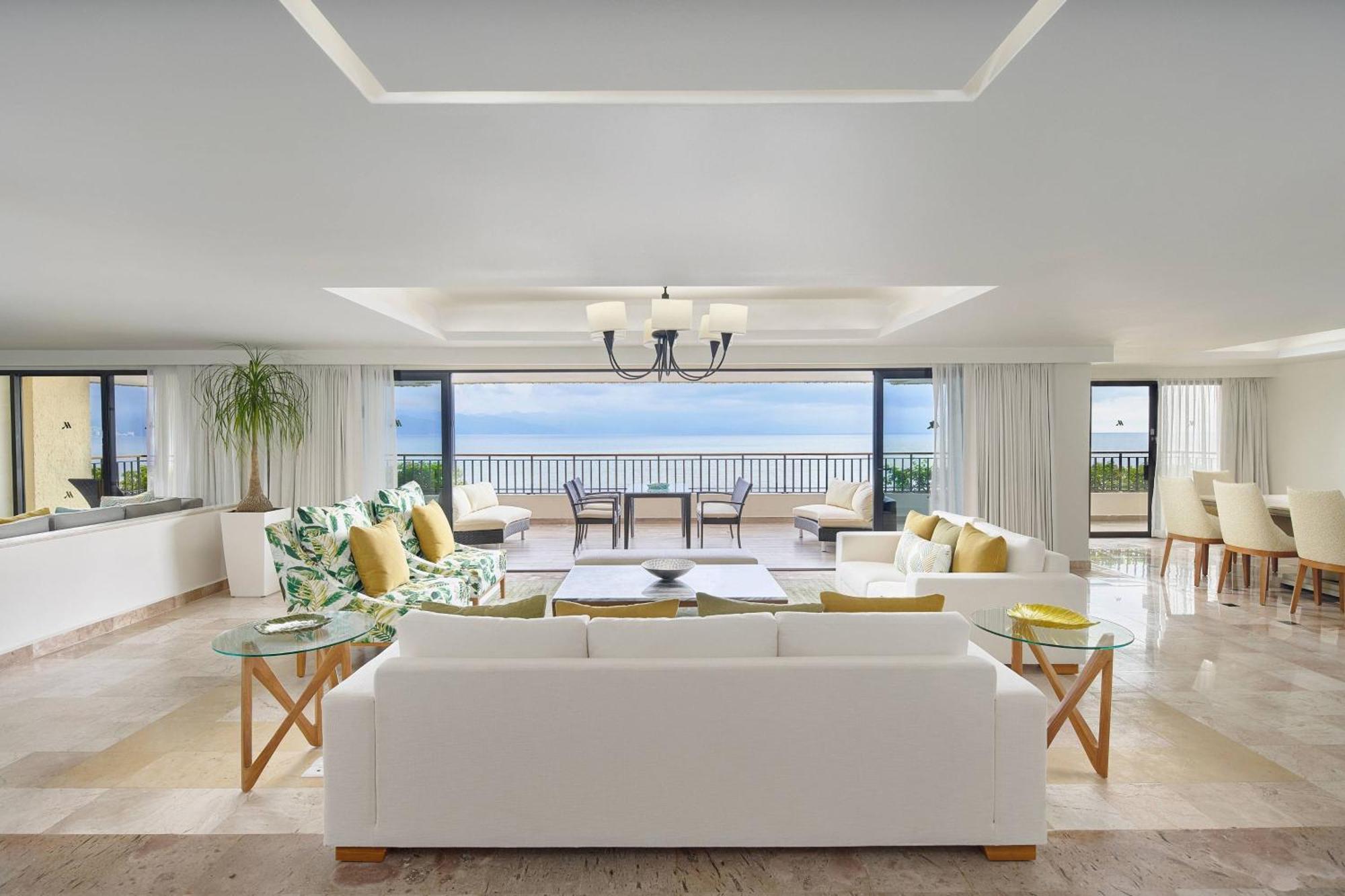 1 Bedroom Presidential Suite 1 King Oceanfront Terrace