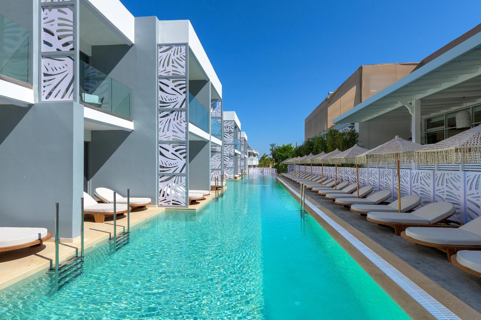 Swim-up Double Room Pool View Shared Pool Terrace