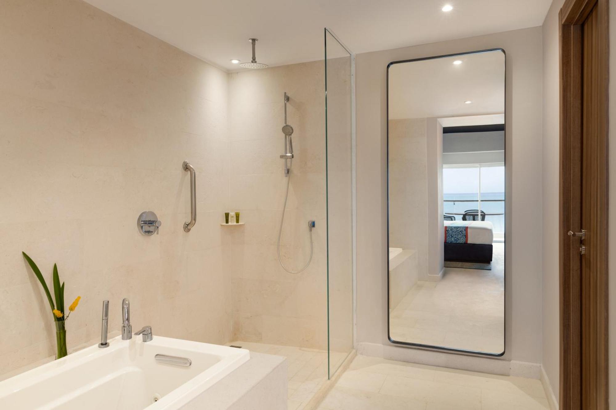 Preferred Suite Ocean Front 1 King  