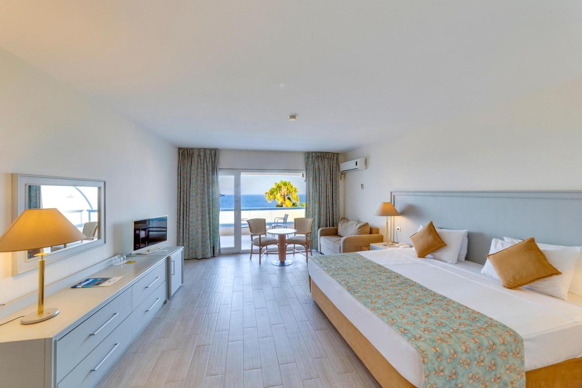 Double or Twin Room Sea View