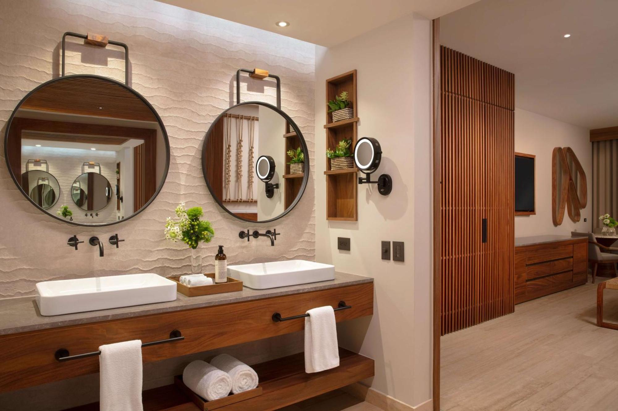 Preferred Club Junior Suite Swim Out Ocean Front