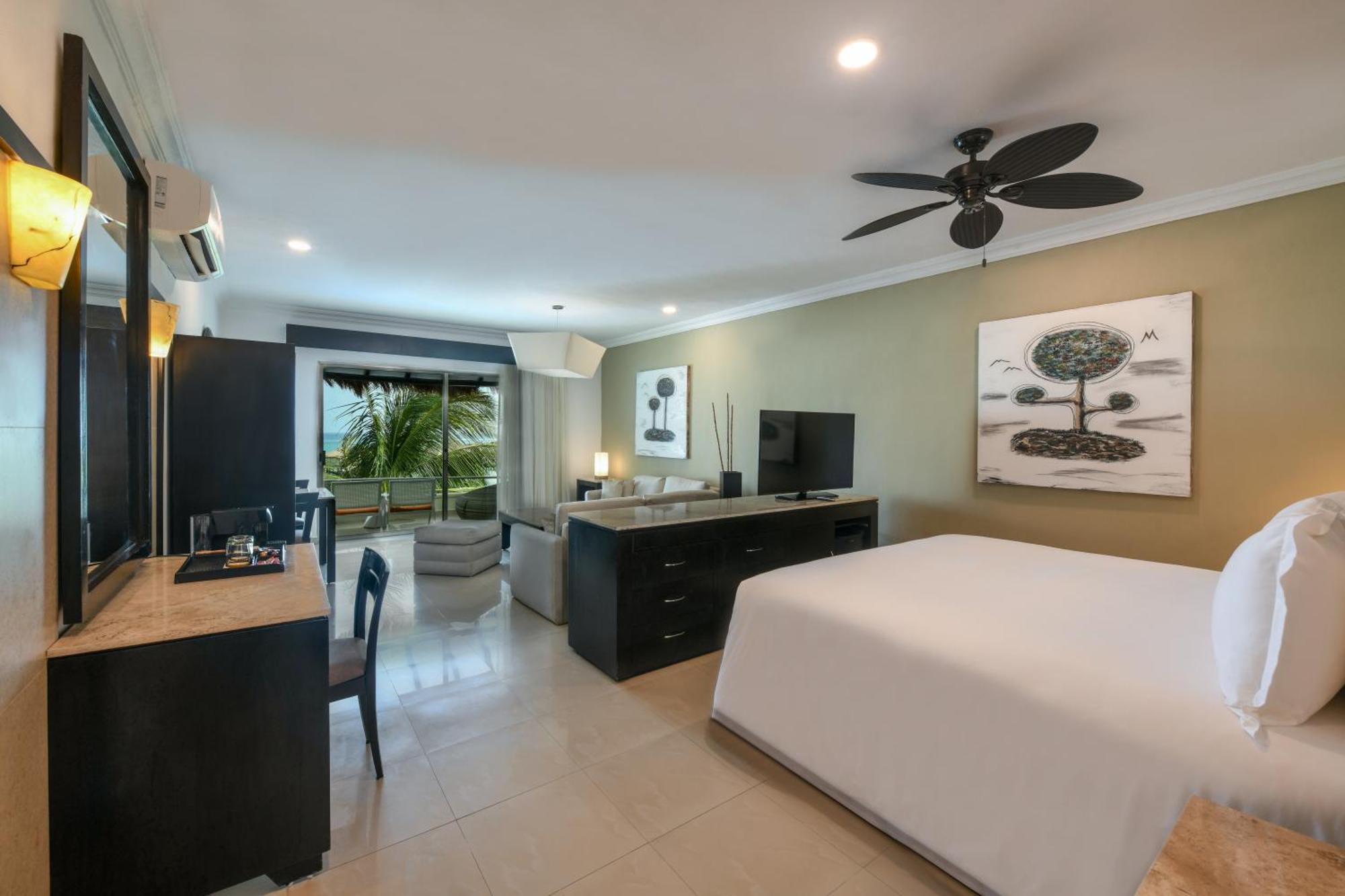 Royal Retreat Private Pool Suite
