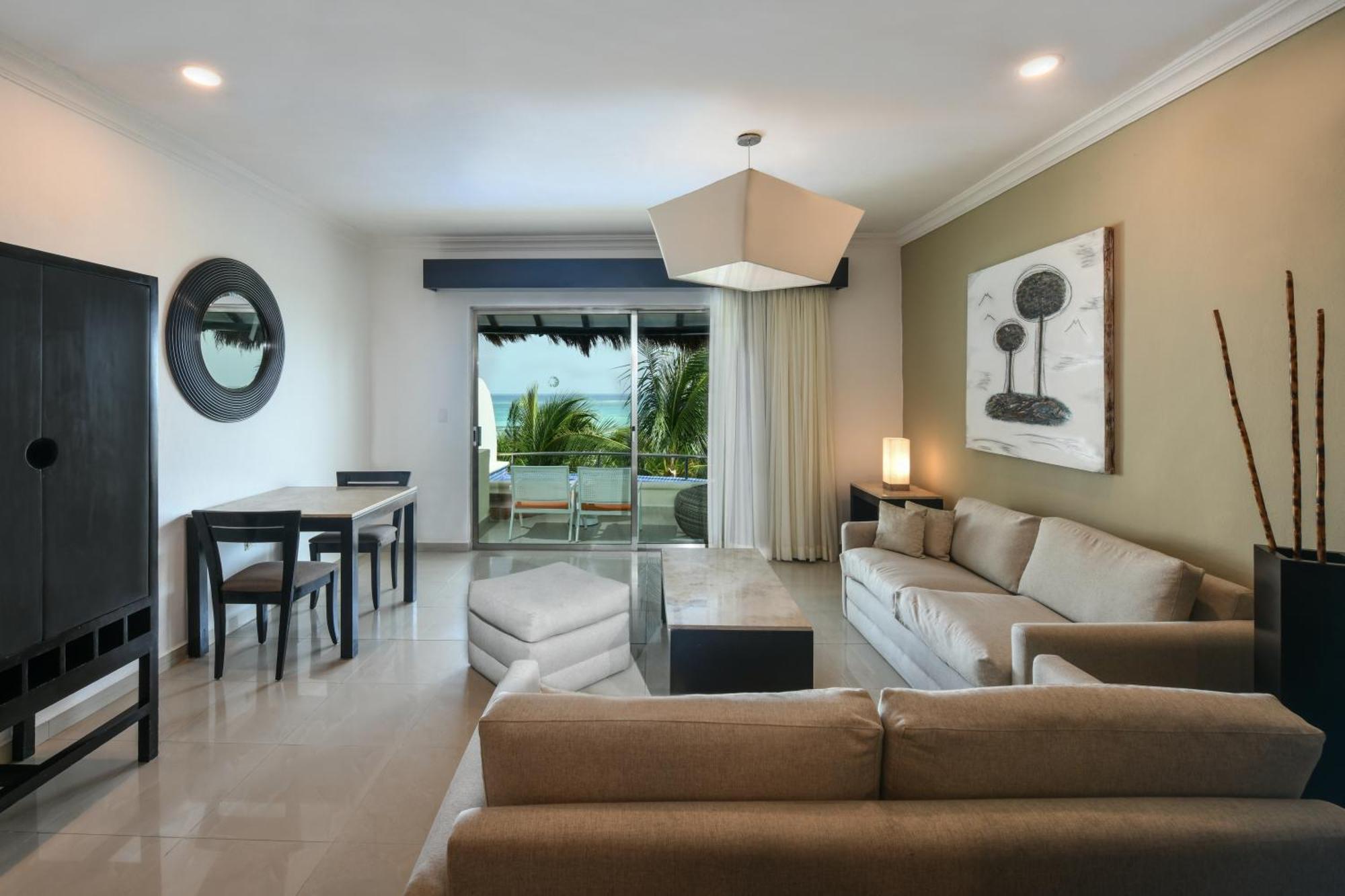 Royal Retreat Private Pool Suite
