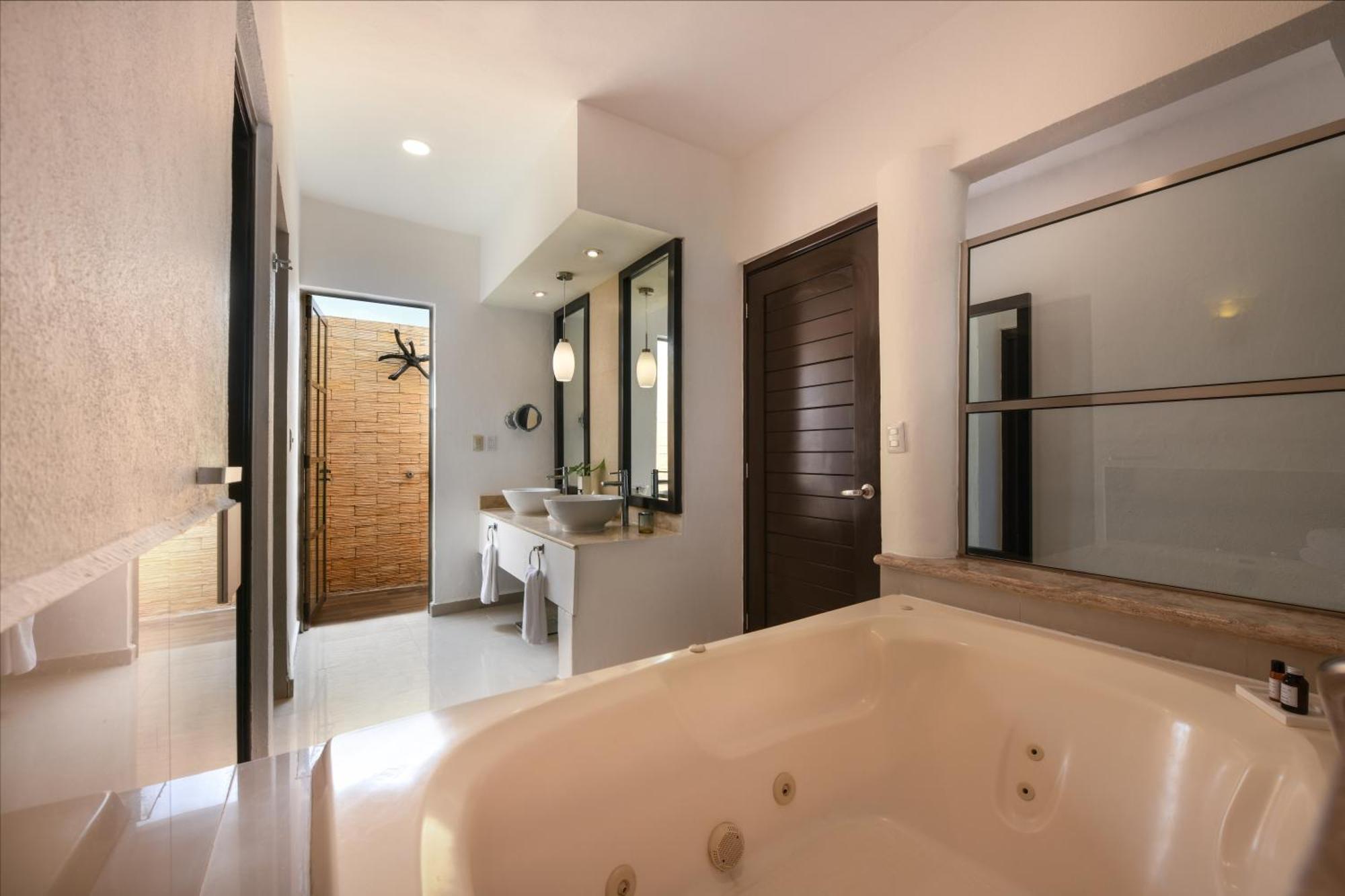 Royal Retreat Private Pool Suite