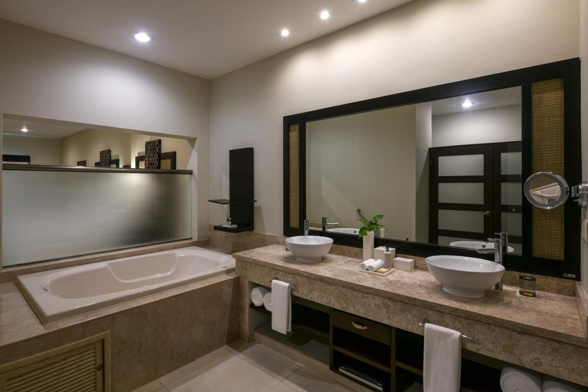 Royal Retreat Haven Suite