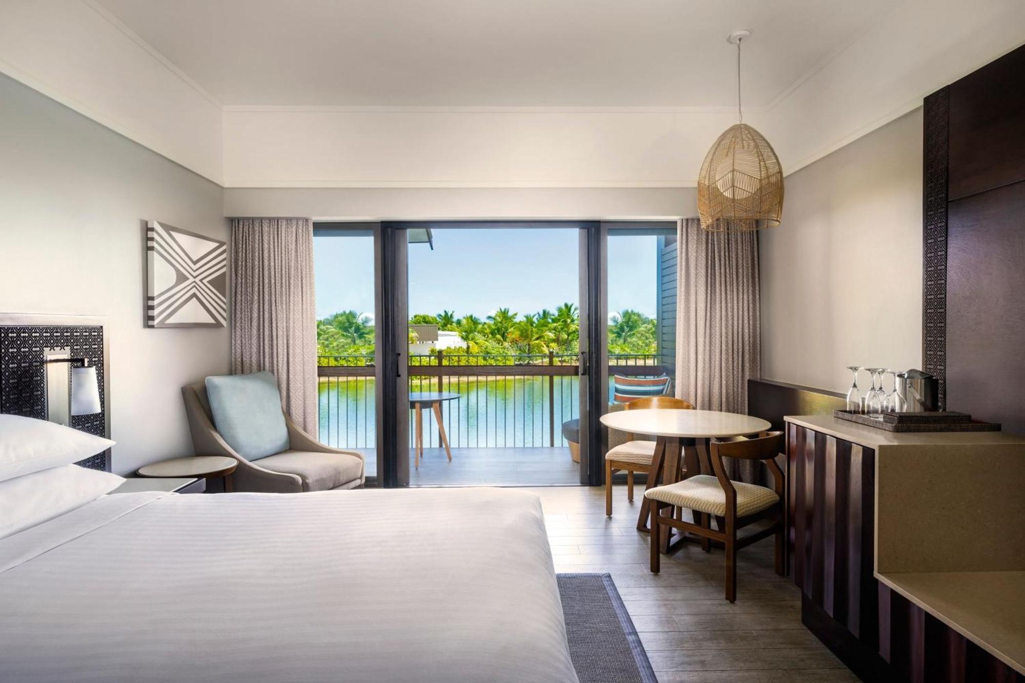 Lagoon Front Guest room 1 King Balcony