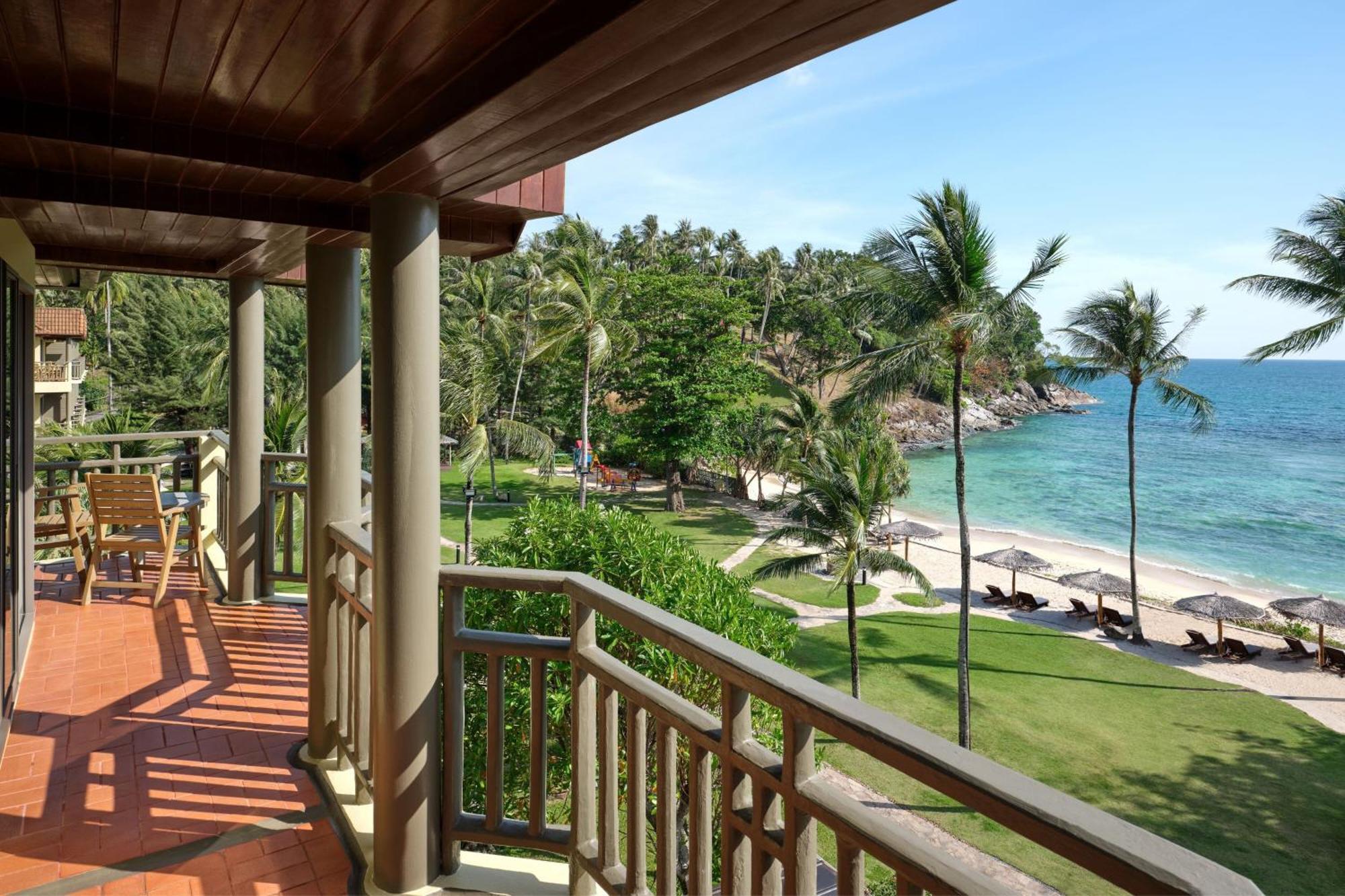 Royal One-Bedroom King Suite Sea View