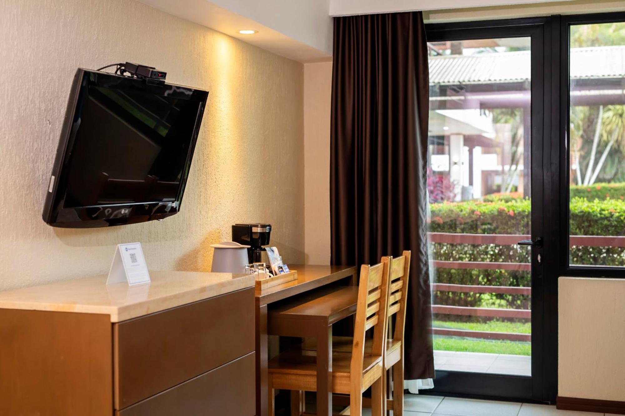 Double Room Two Double Beds Garden View Non-Smoking