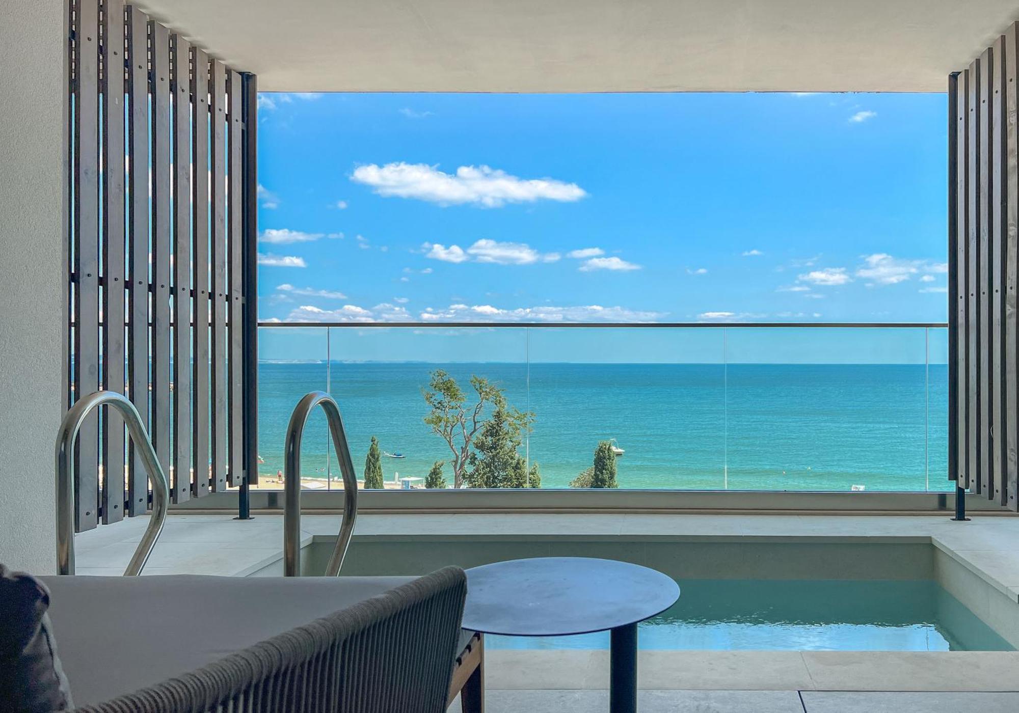 Deluxe SWIM-UP 16 Double Sea View Room,1620302501:JPEG