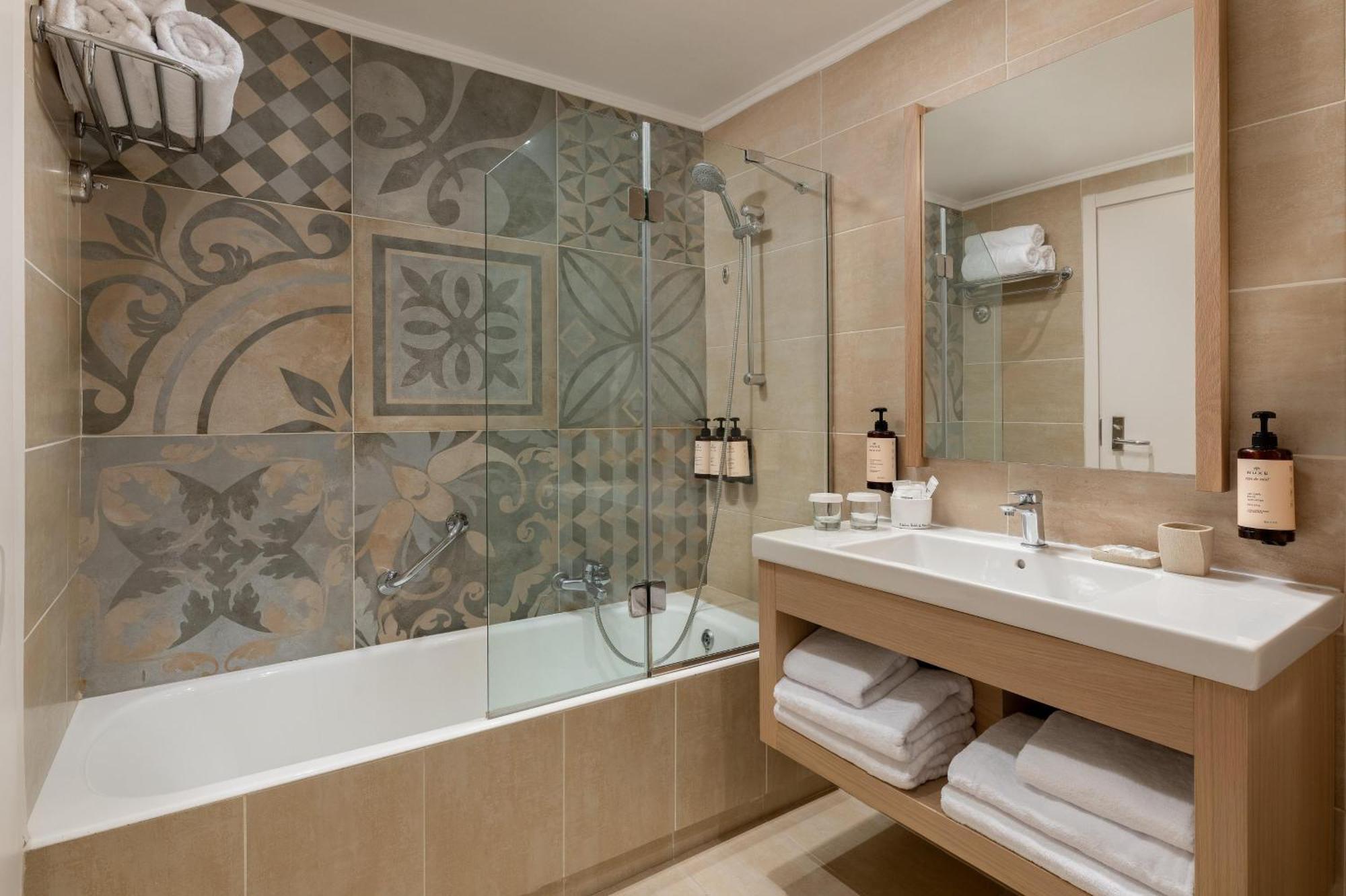 Superior Twin Room Sea View Car rental