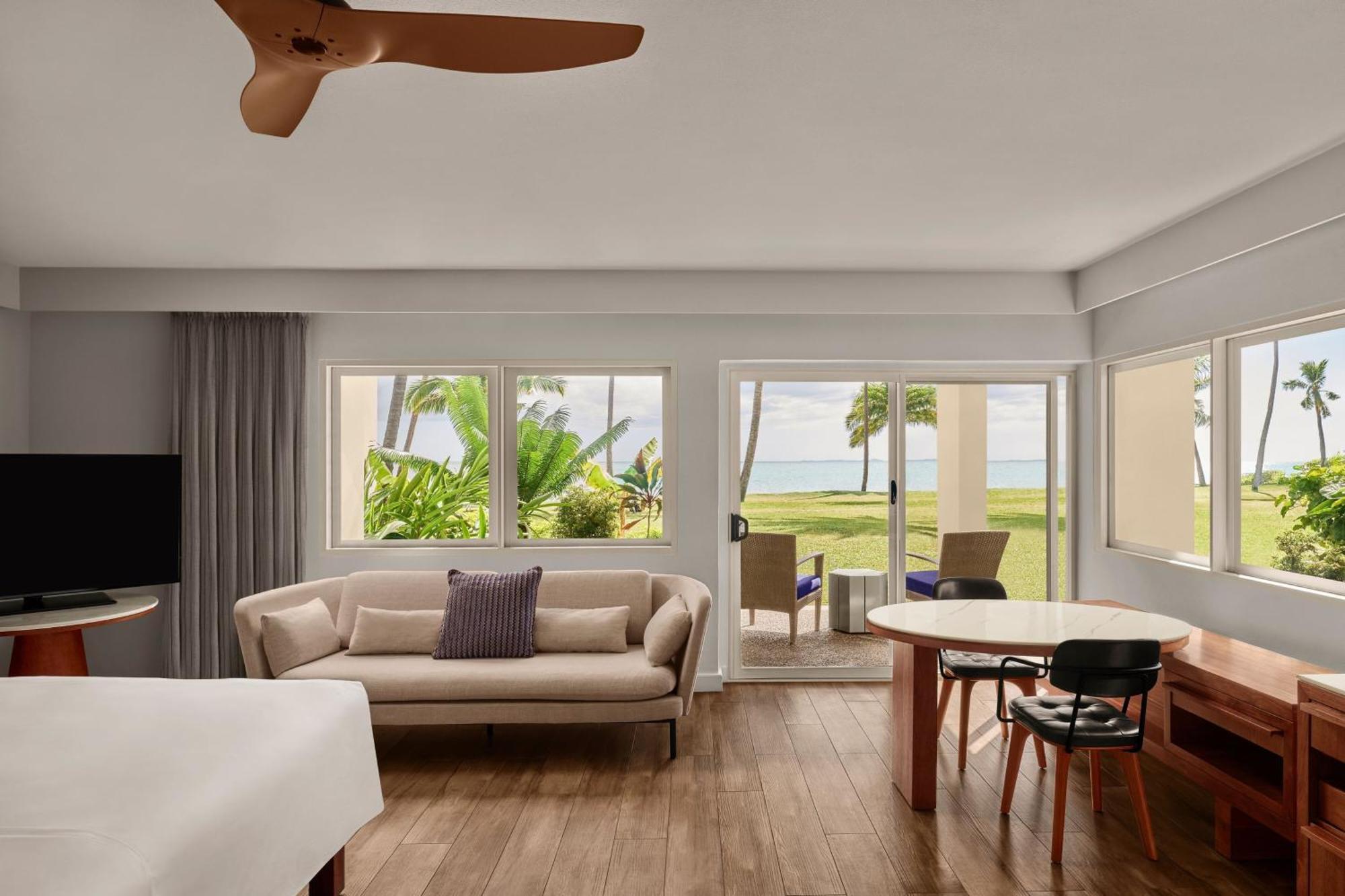 Larger Studio 1 King Oceanfront,1225554329:JPEG