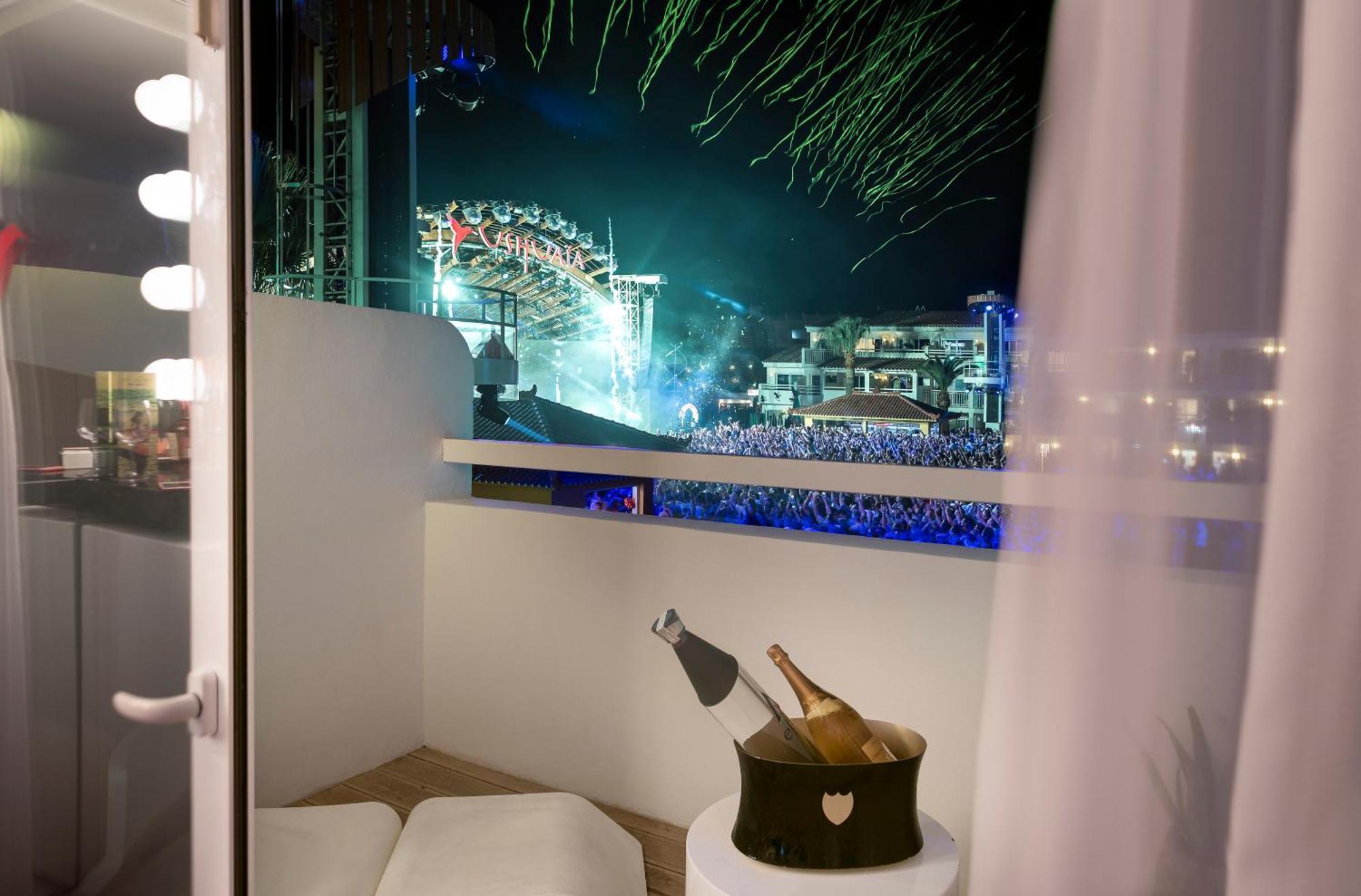 Superior Party View Entrance to Ushuaia Club