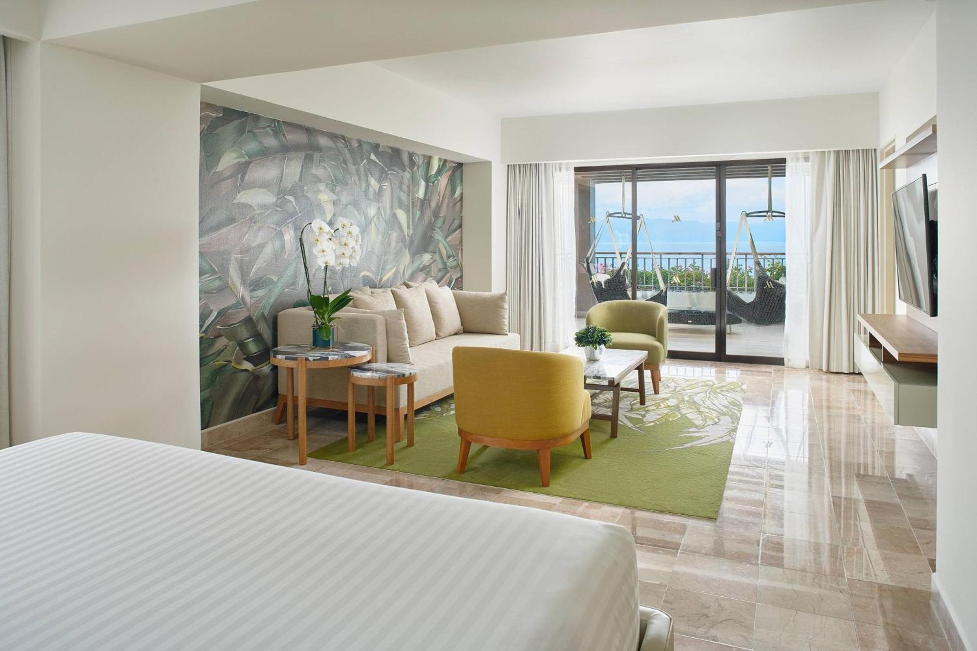 1 Bedroom Presidential Suite 1 King Oceanfront Terrace