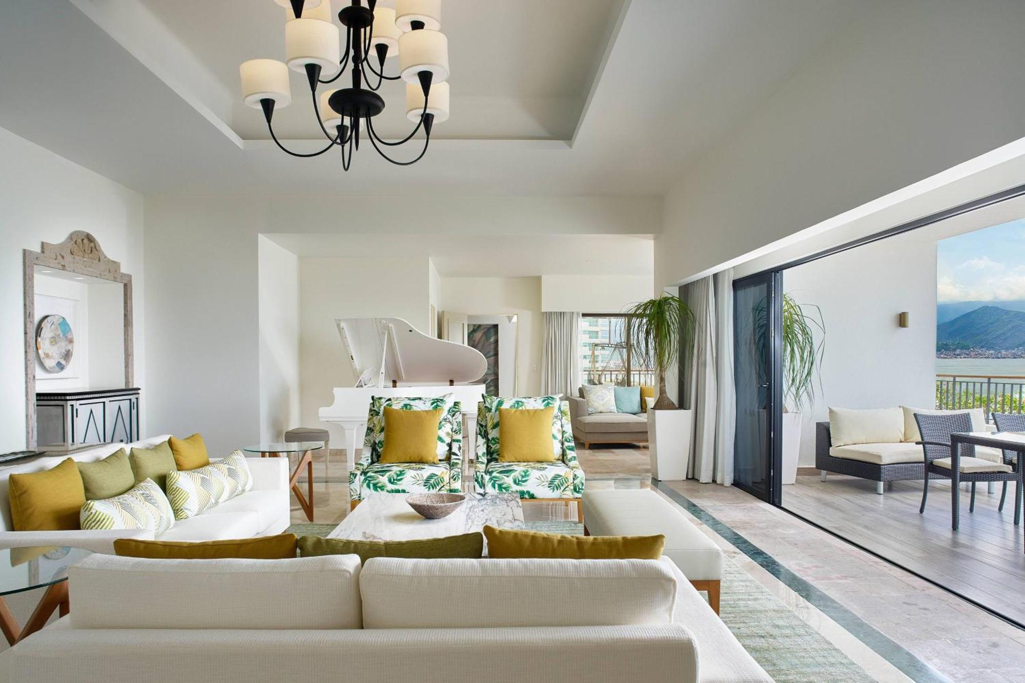 1 Bedroom Presidential Suite 1 King Oceanfront Terrace