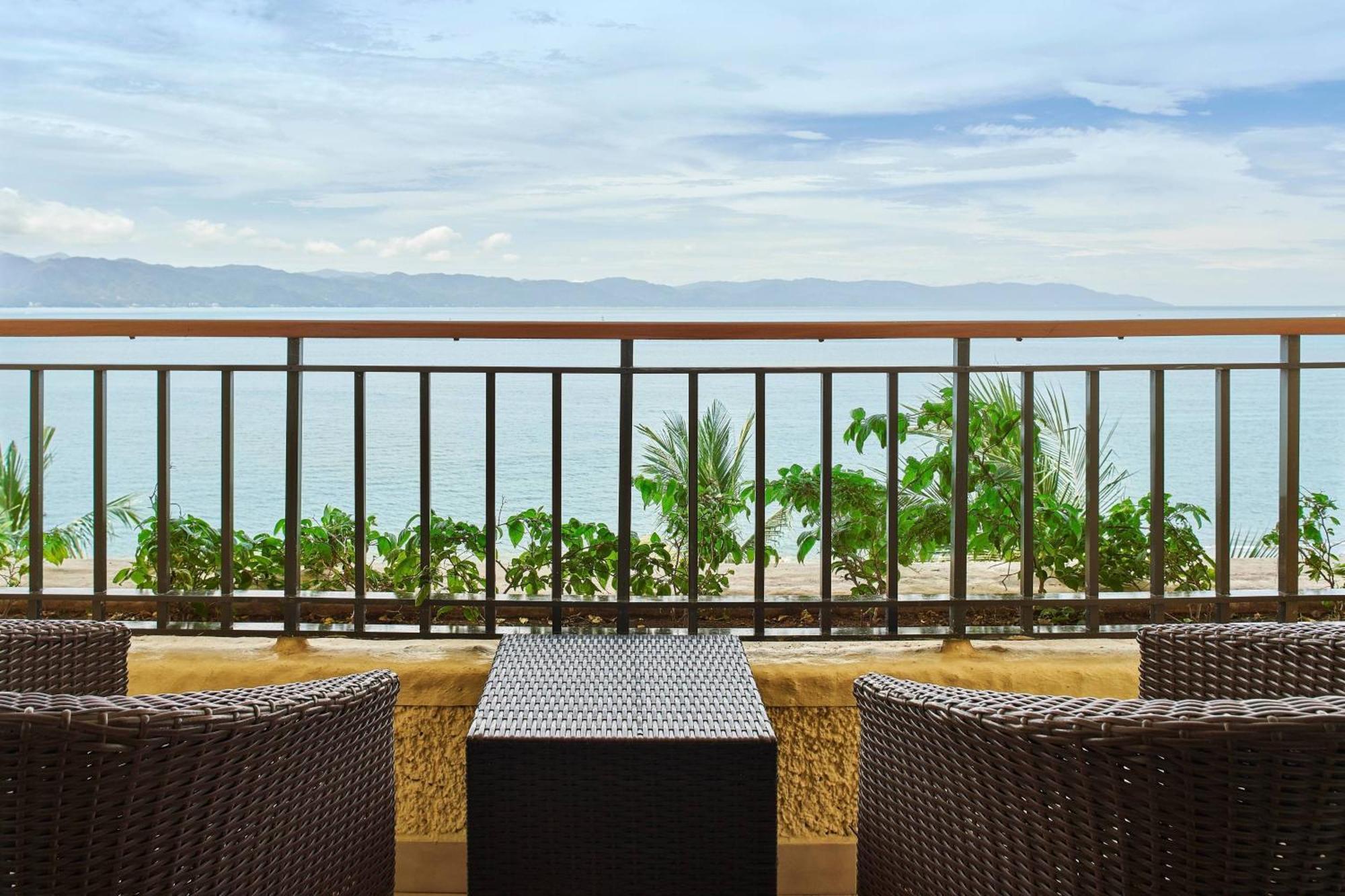 Governor Suite 1 Bedroom Larger Suite 1 King Oceanfront