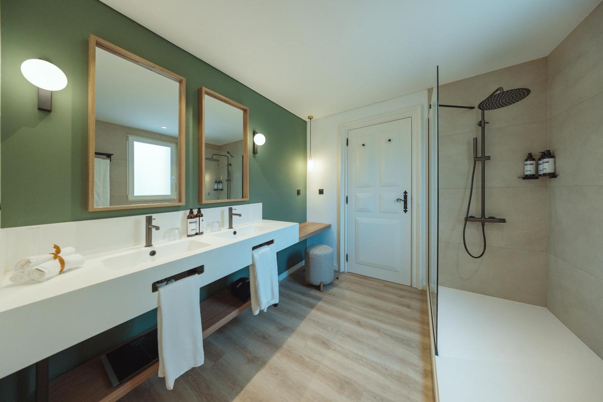Double Room,1633172103:JPEG
