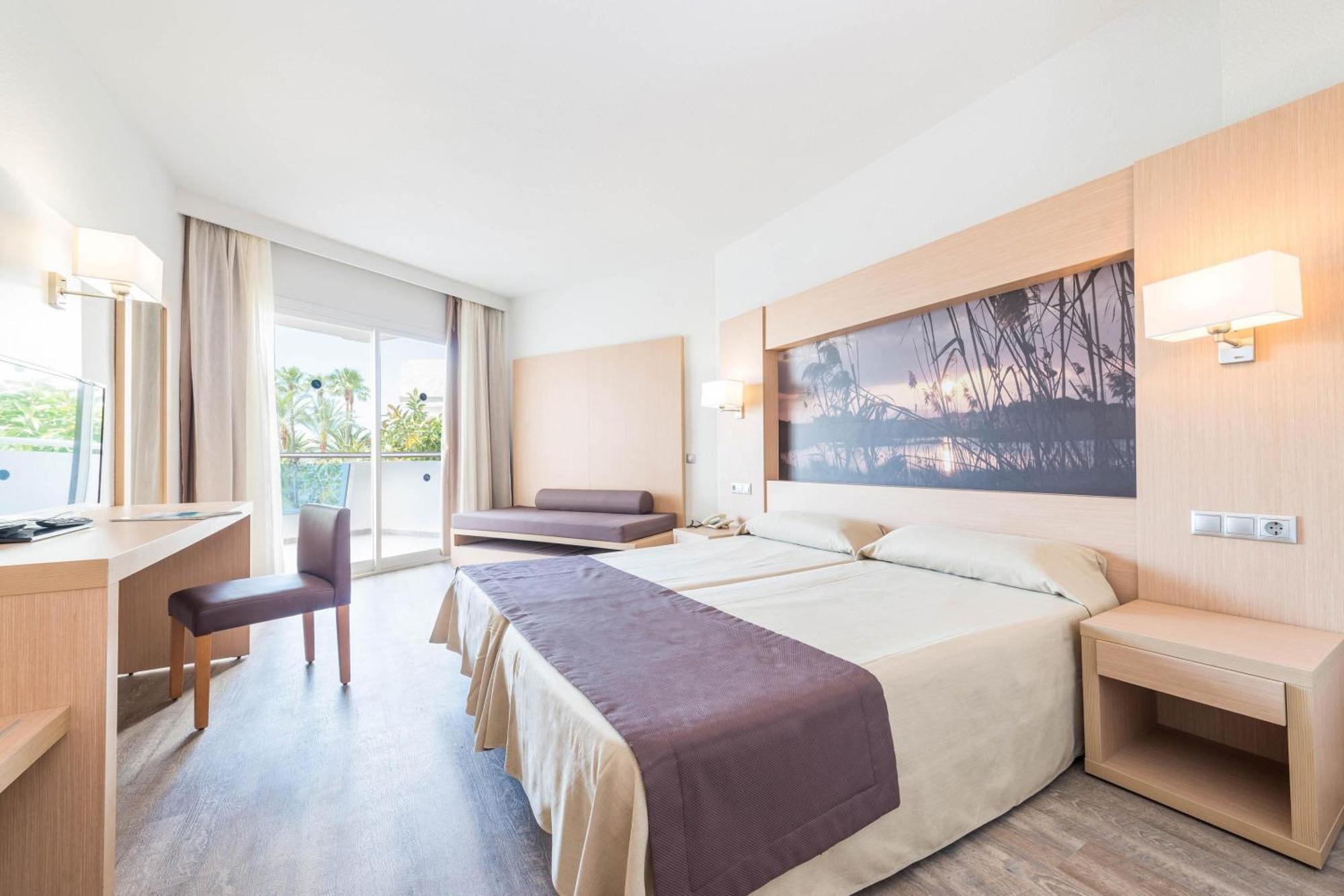 Twin Room,1638481776:JPEG