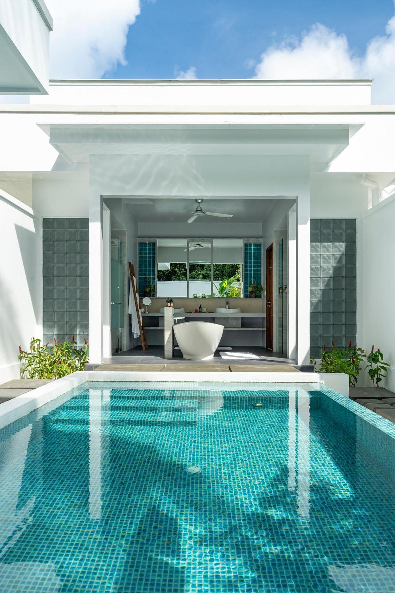 Beach Suite Garden Pool