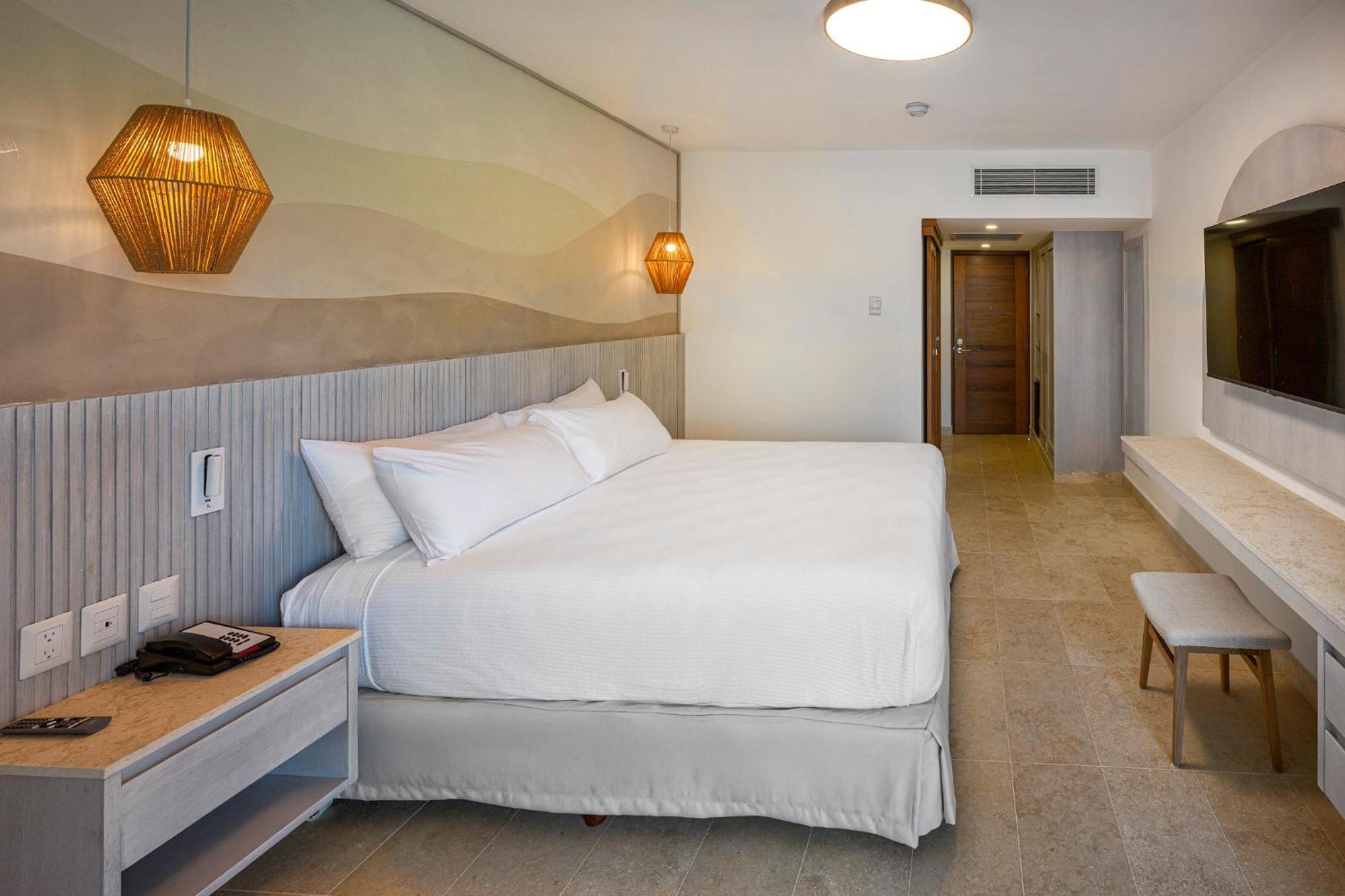 Splash Ocean View Room 1 King Bed Non-Smoking