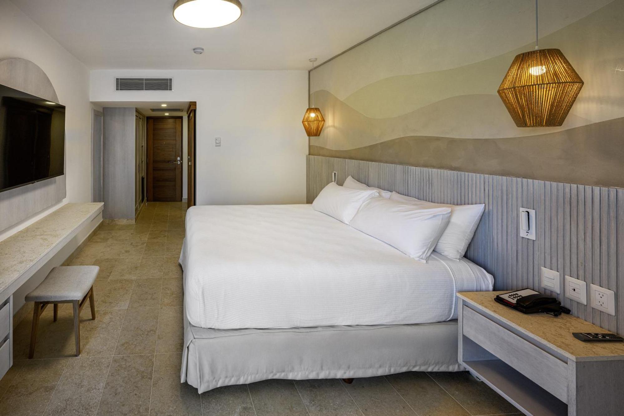 Splash Ocean View Room 1 King Bed Non-Smoking