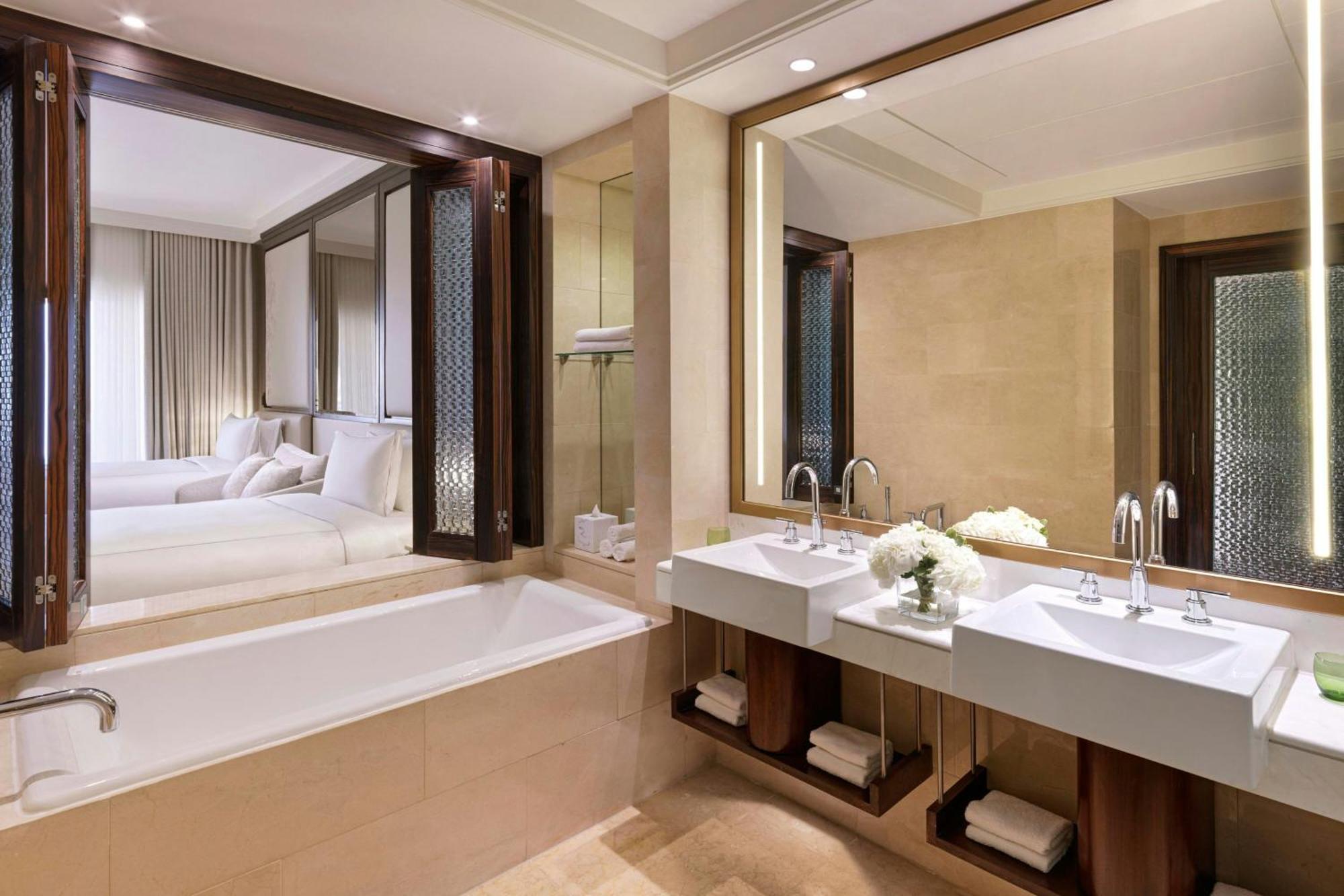 Deluxe Twin Guest room 2 Twin or Single Beds Balcony
