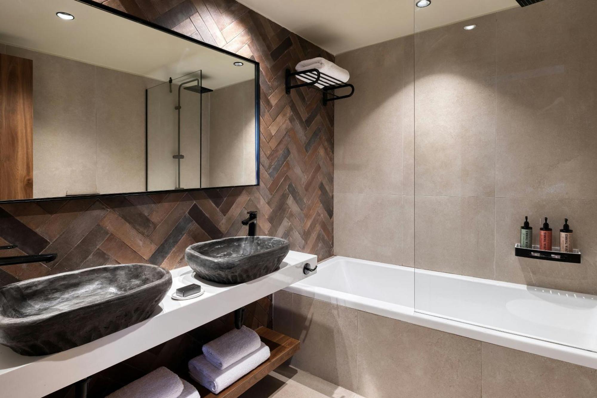 Sapphire Lush 3 Bedroom Suite