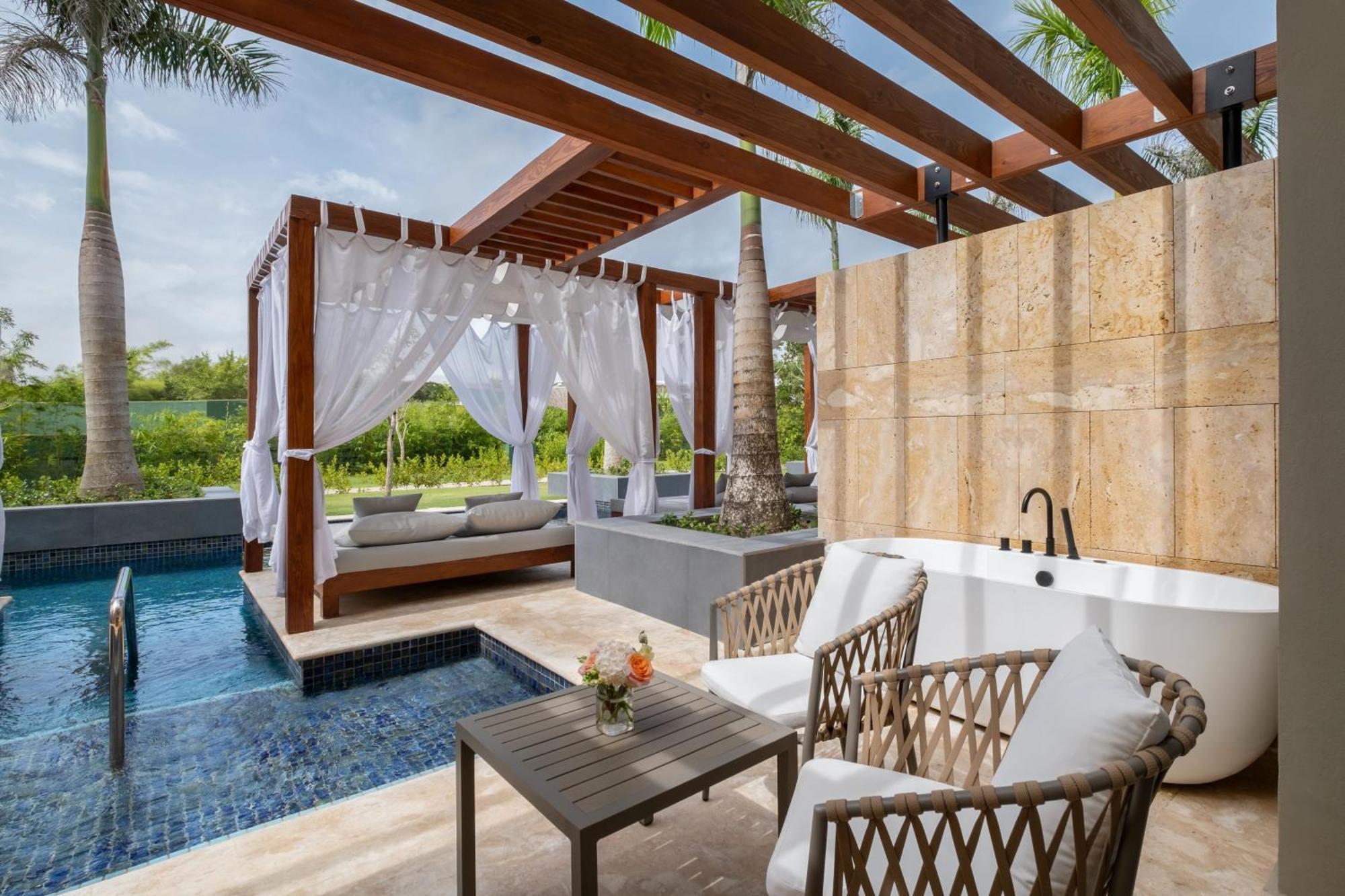 Preferred Club Junior Suite Swim Out Double