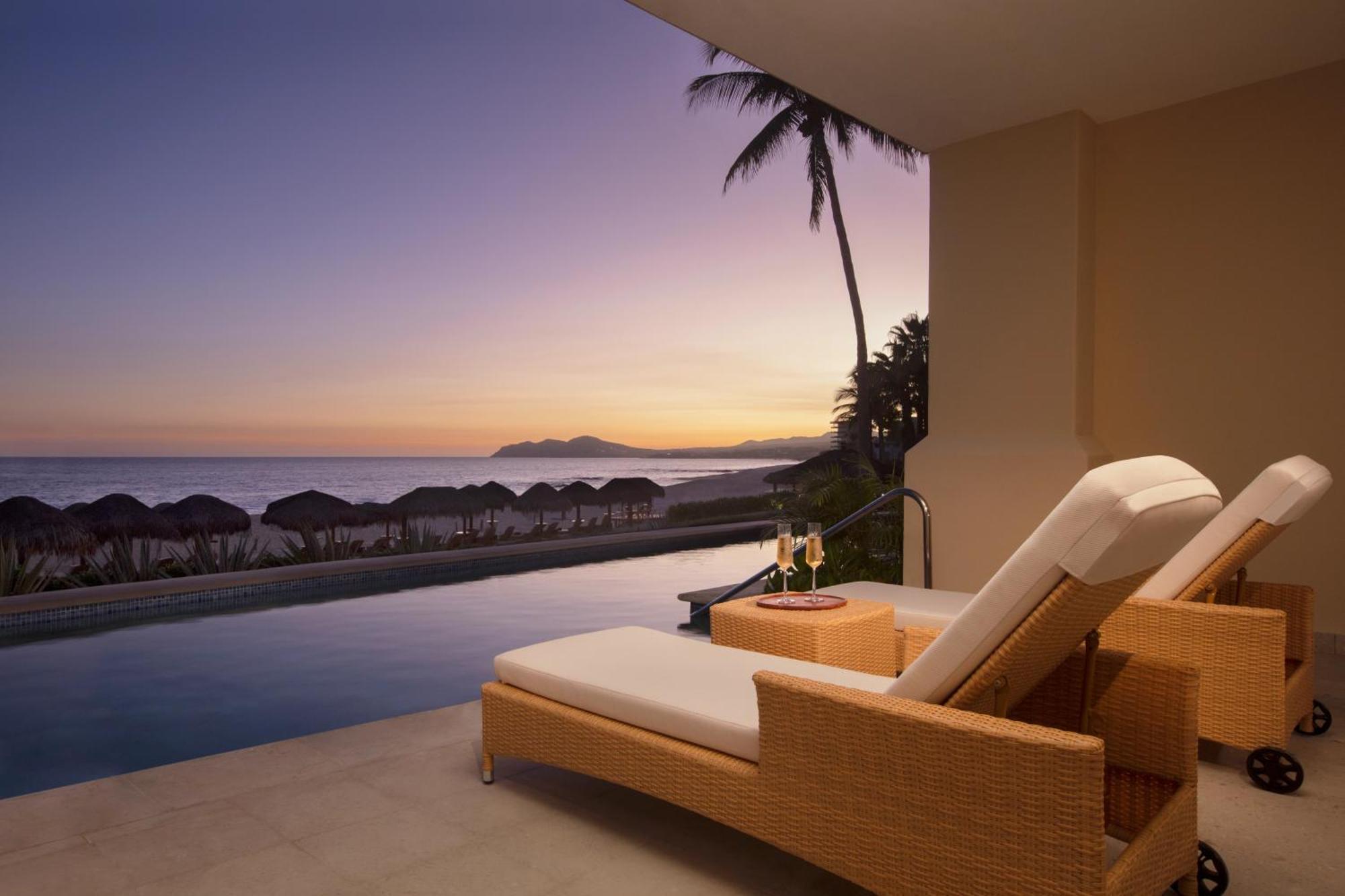 Preferred Club One Bedroom Suite Ocean Front Swim Out King