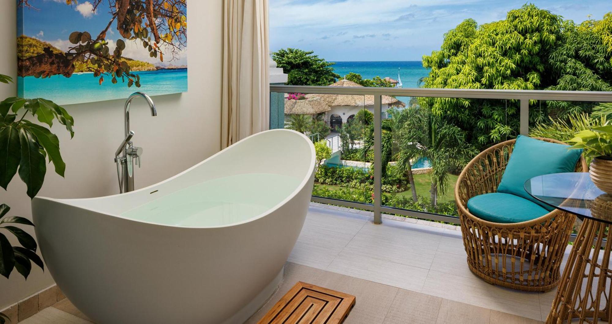 Crystal Lagoon Honeymoon Oceanview One-Bedroom Butler Suite with Balcony Tranquility Soaking Tub