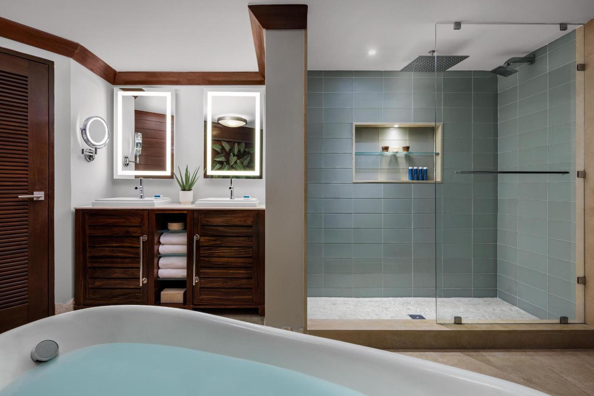 Beachfront One-Bedroom Butler Suite with Balcony Tranquility Soaking Tub