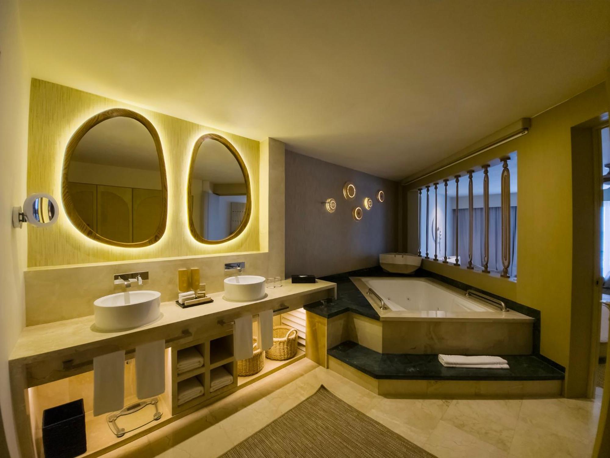 Royal Suite King Jacuzzi