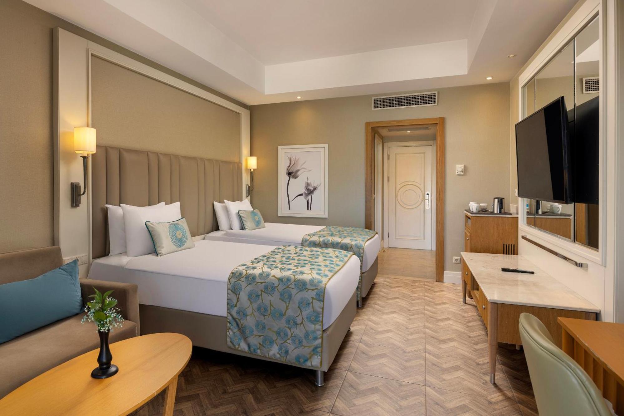 Standard Room Side Sea View 12