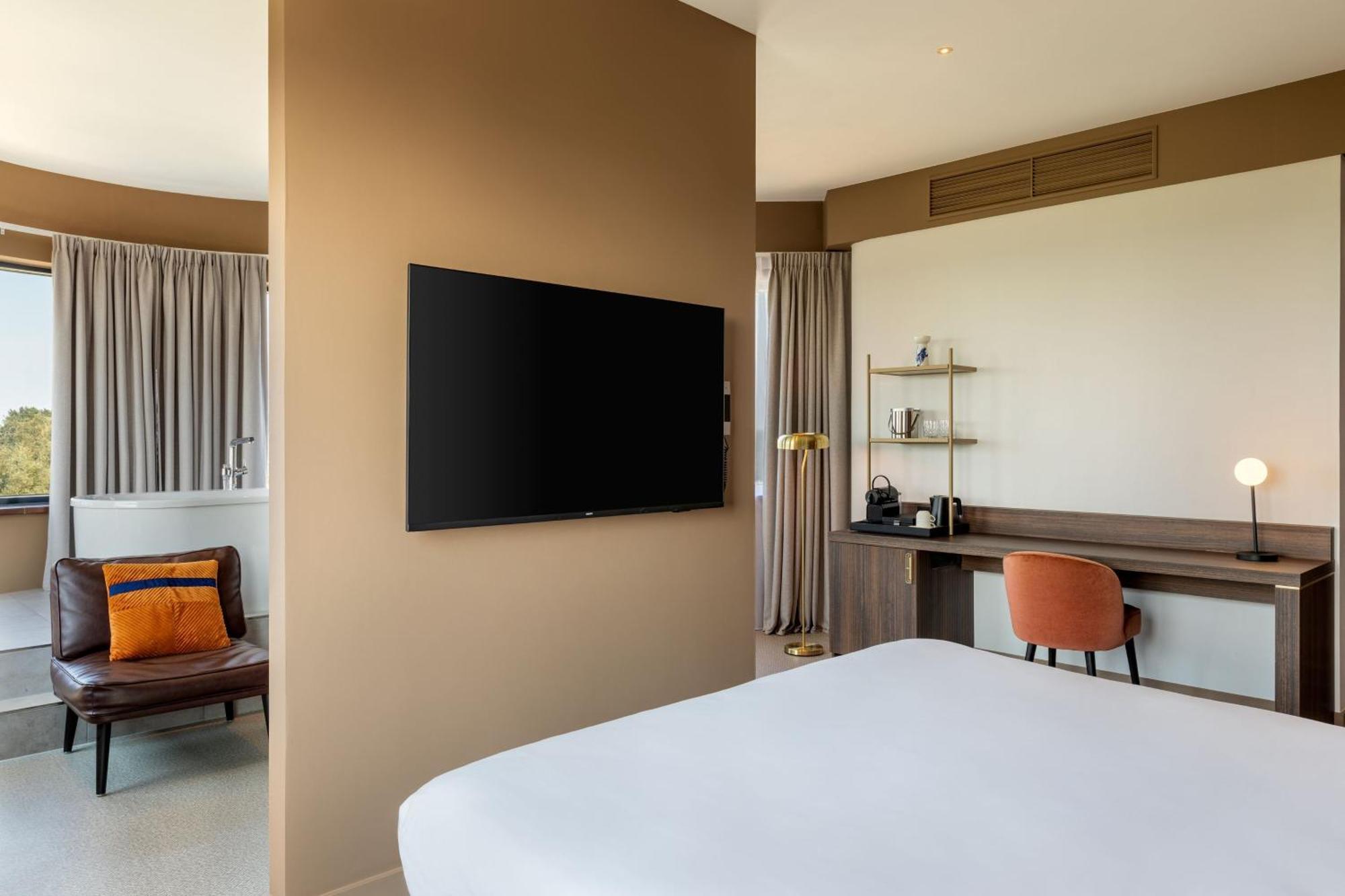 Superior King Suite