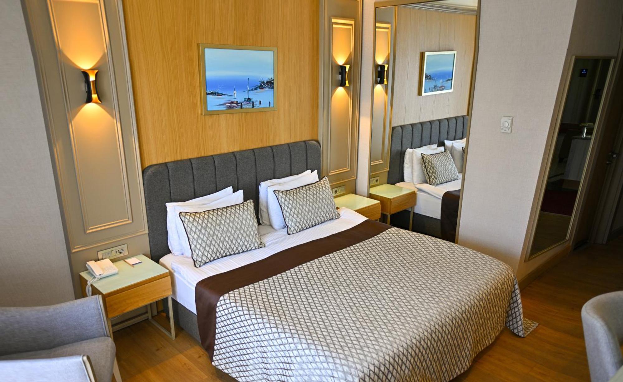 Standard Double Room Side Sea View