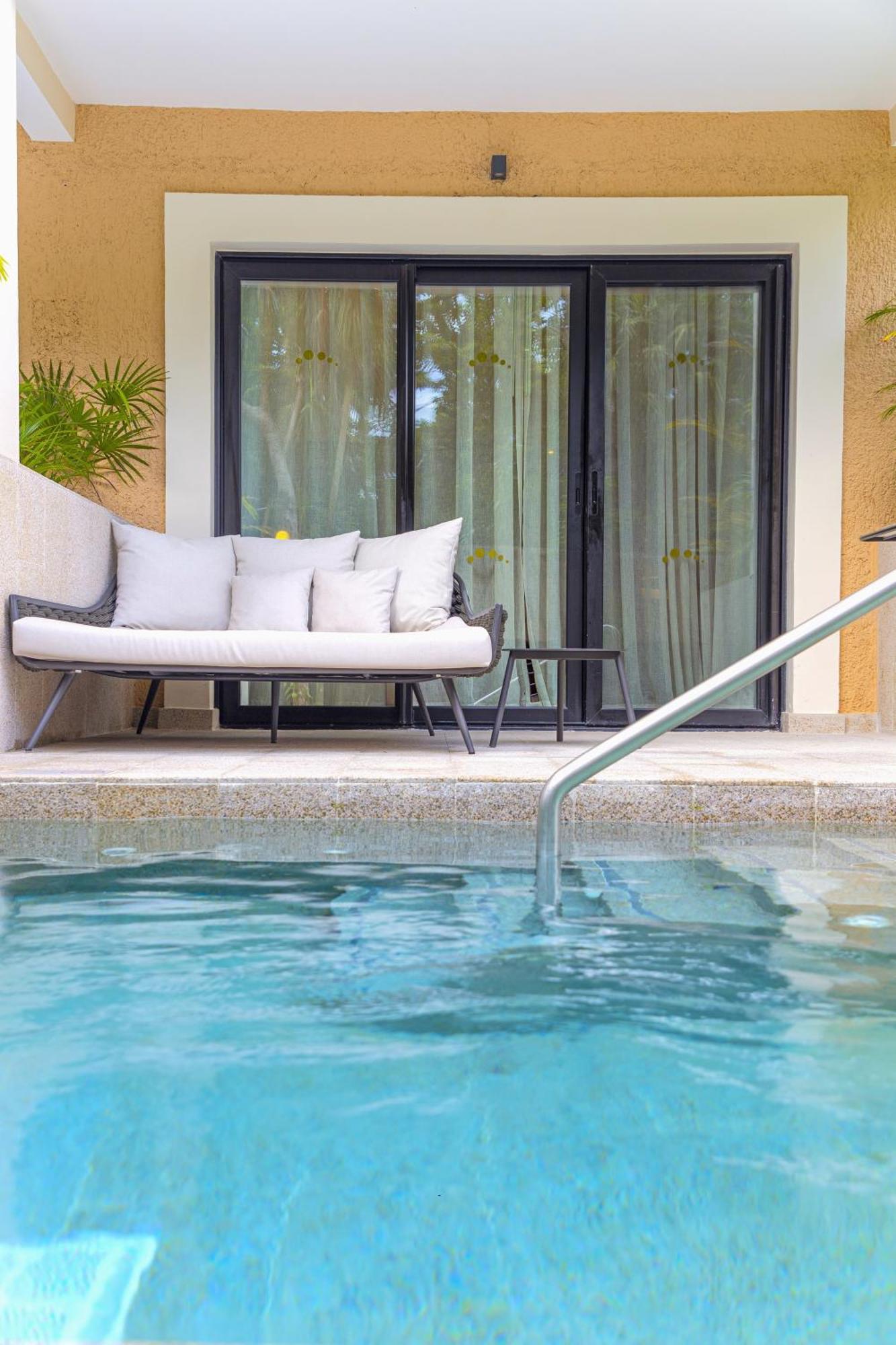 Family Selection Junior Suite Swim-up