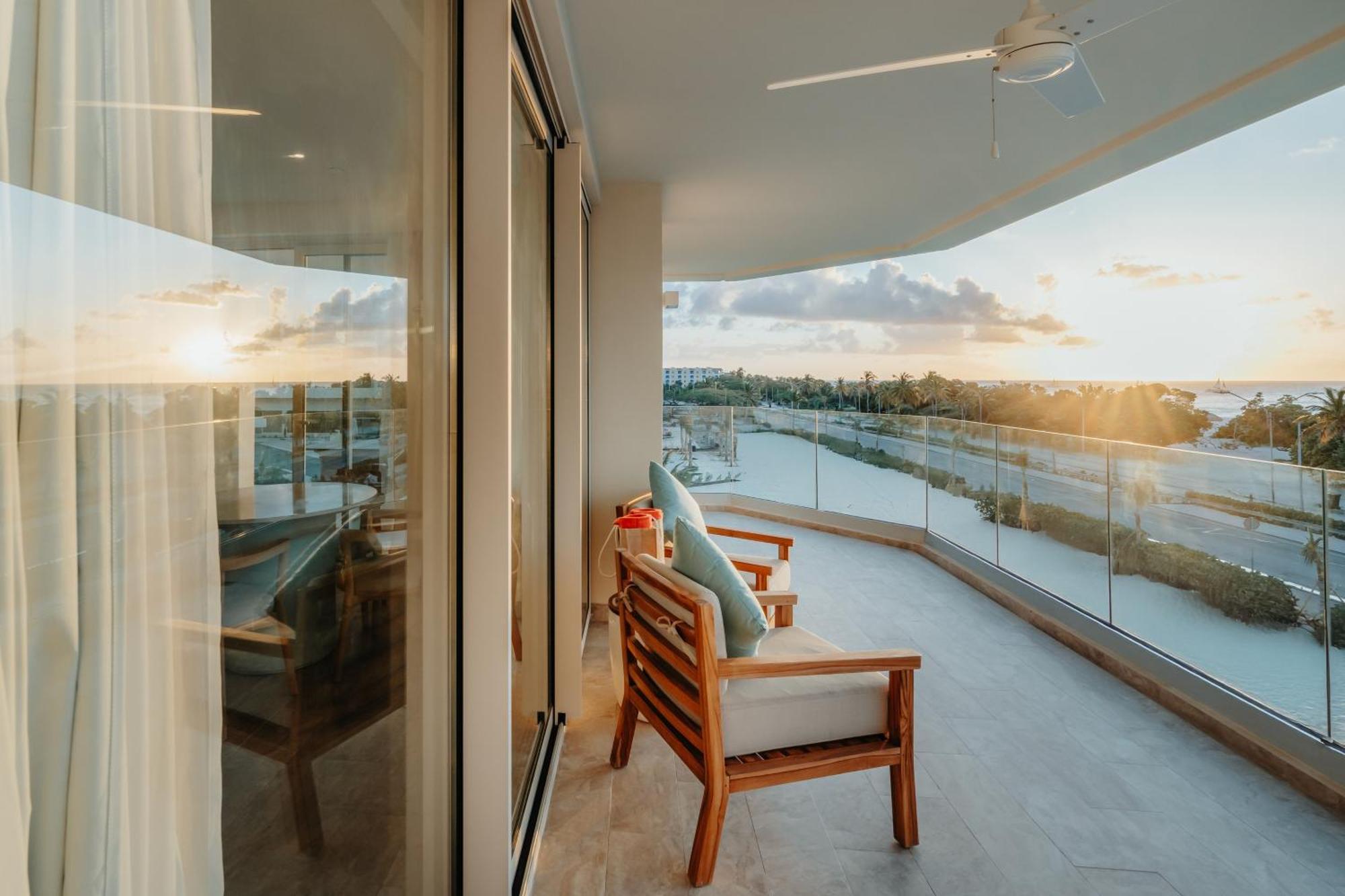 Ocean Front Royal Butler Suite King Single