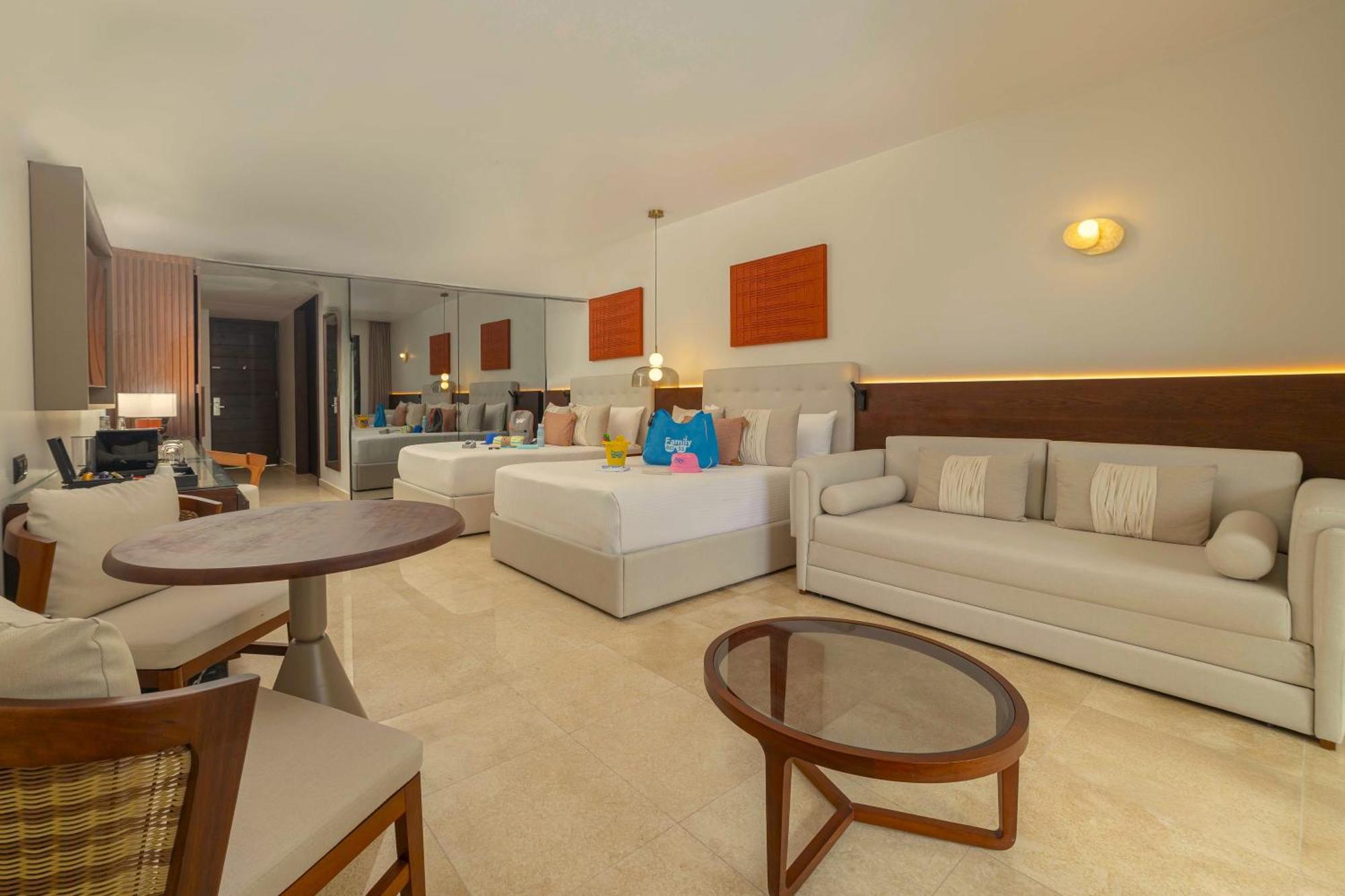 Family Selection Junior Suite Swim up Beachfront