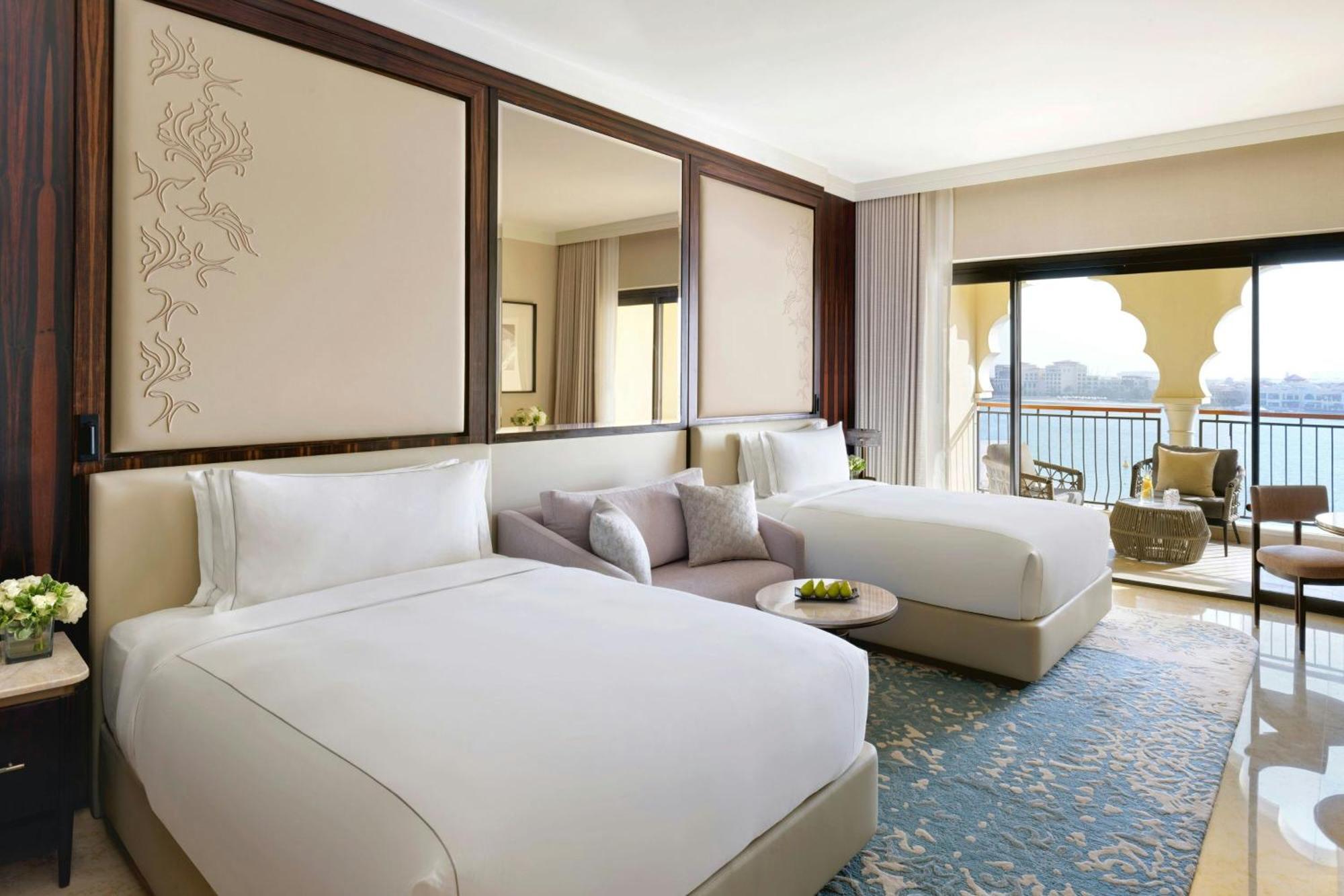 Club Twin Room Lounge Access