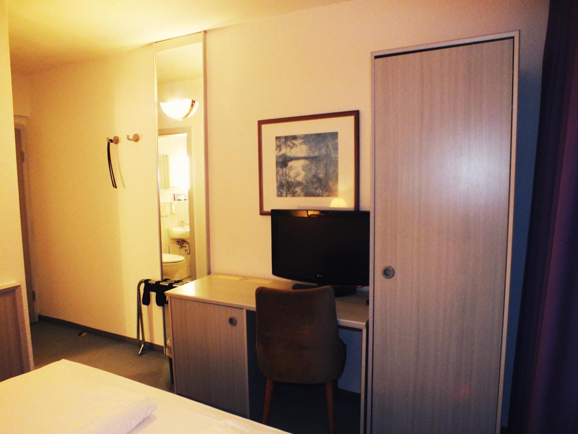 Budget Double Room,1657187374:JPEG