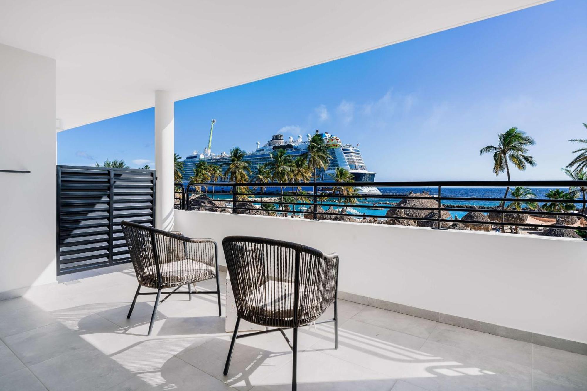 Deluxe King Room Oceanfront
